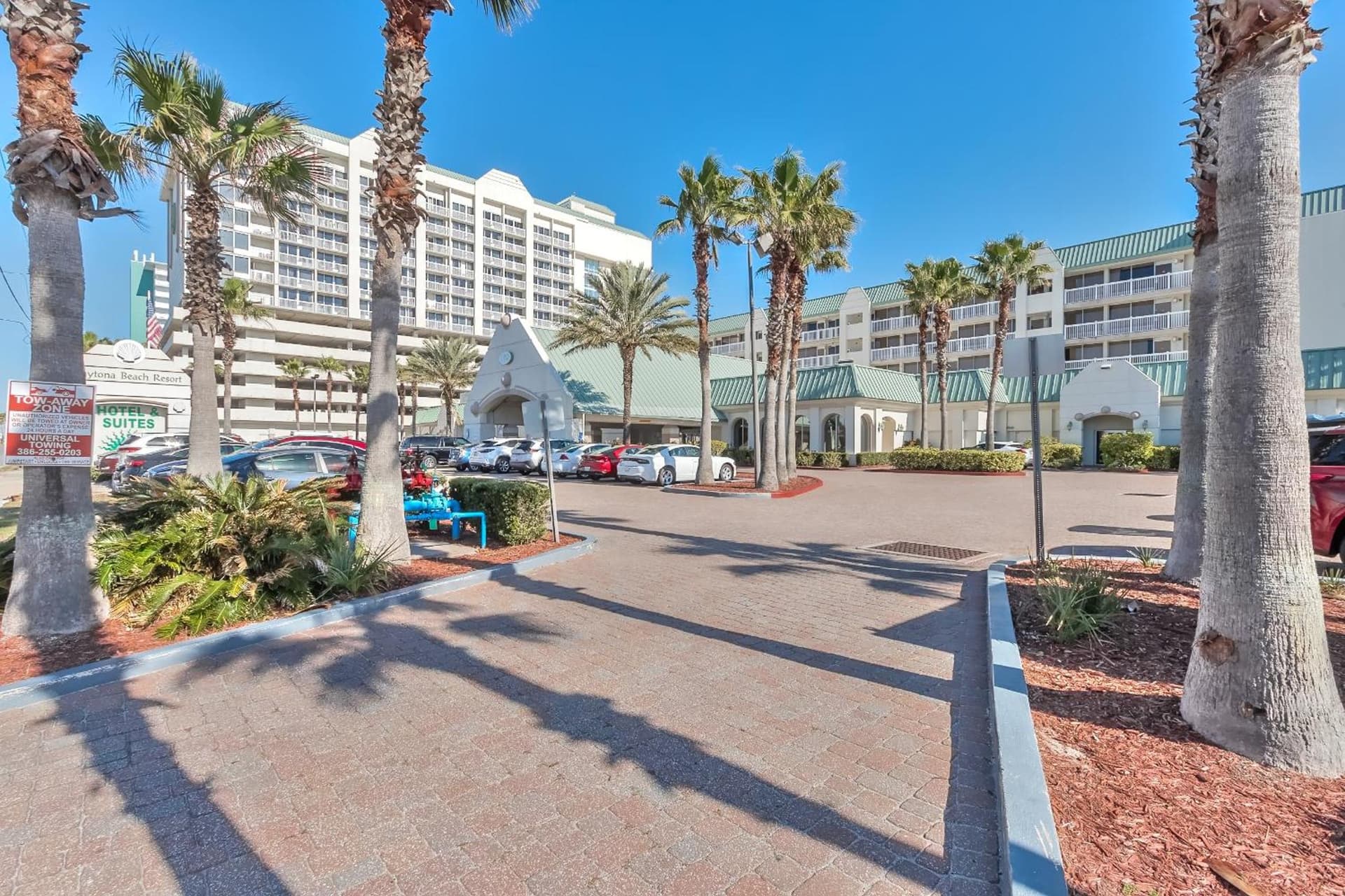 Direct Oceanfront Condo, Daytona Beach, sleeps 6 - with pool featured exterior or lobby in Daytona Beach, FL — similar hotel
