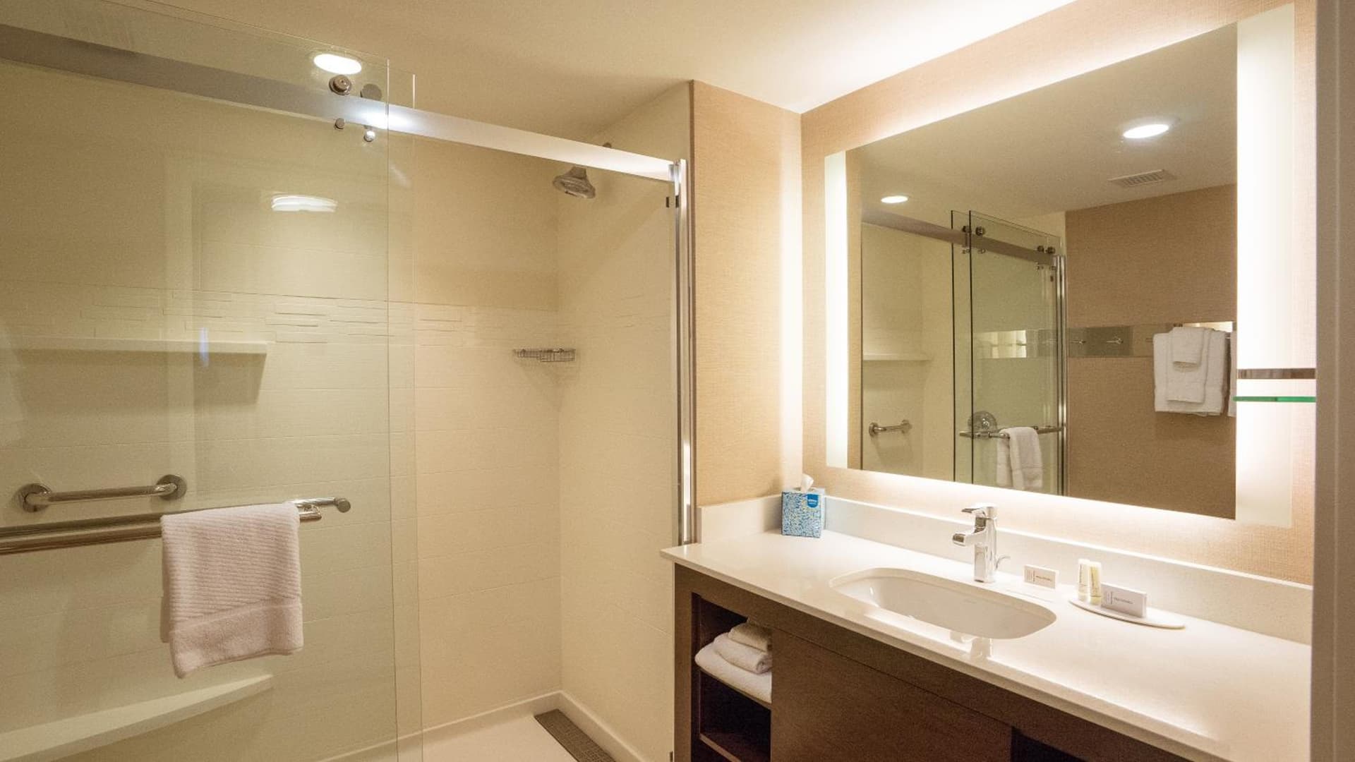 Residence Inn by Marriott Seattle University District gallery photo in Seattle, WA — image 12