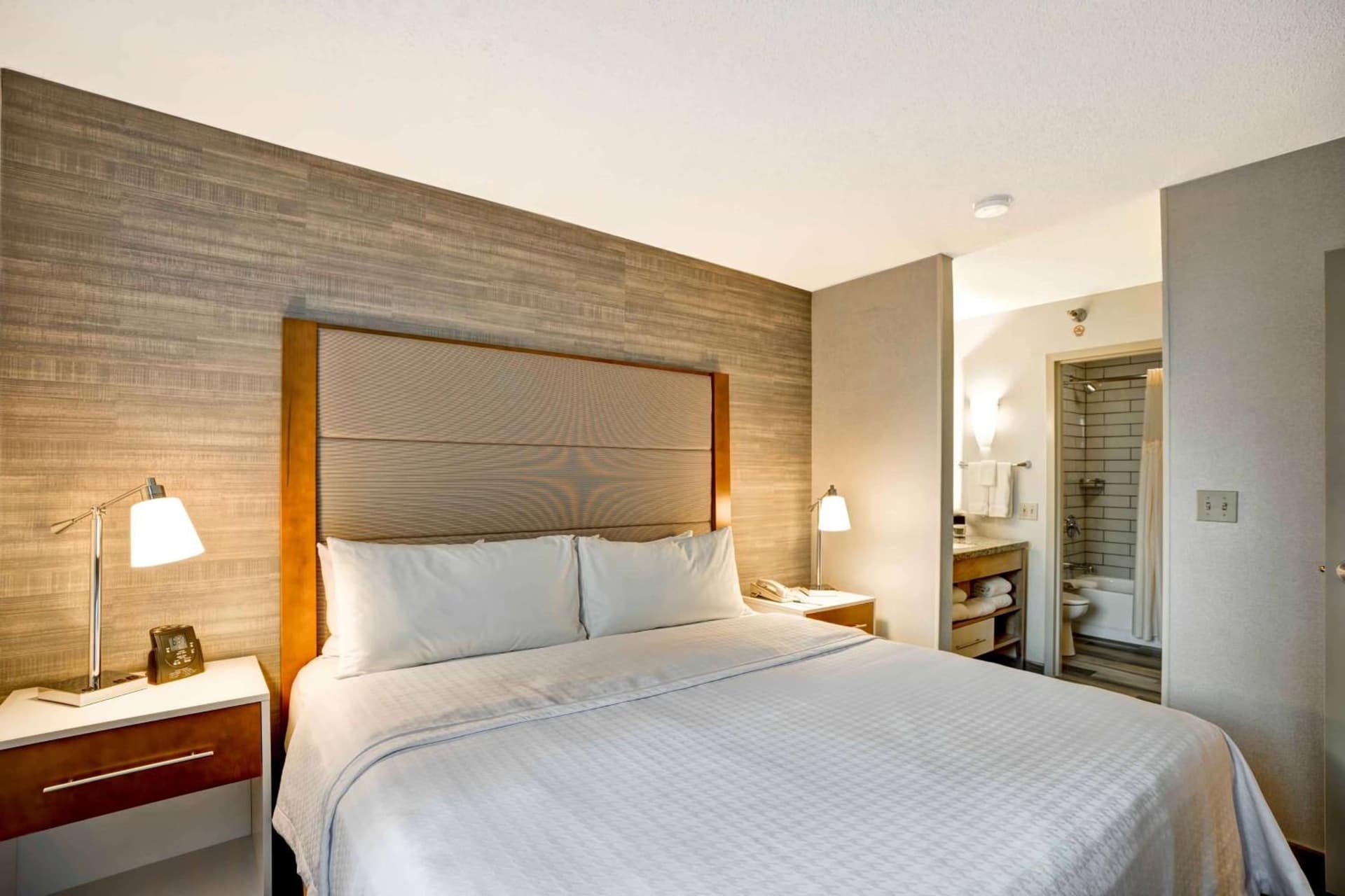 Homewood Suites by Hilton Chicago-Downtown gallery photo in Chicago, IL — image 9