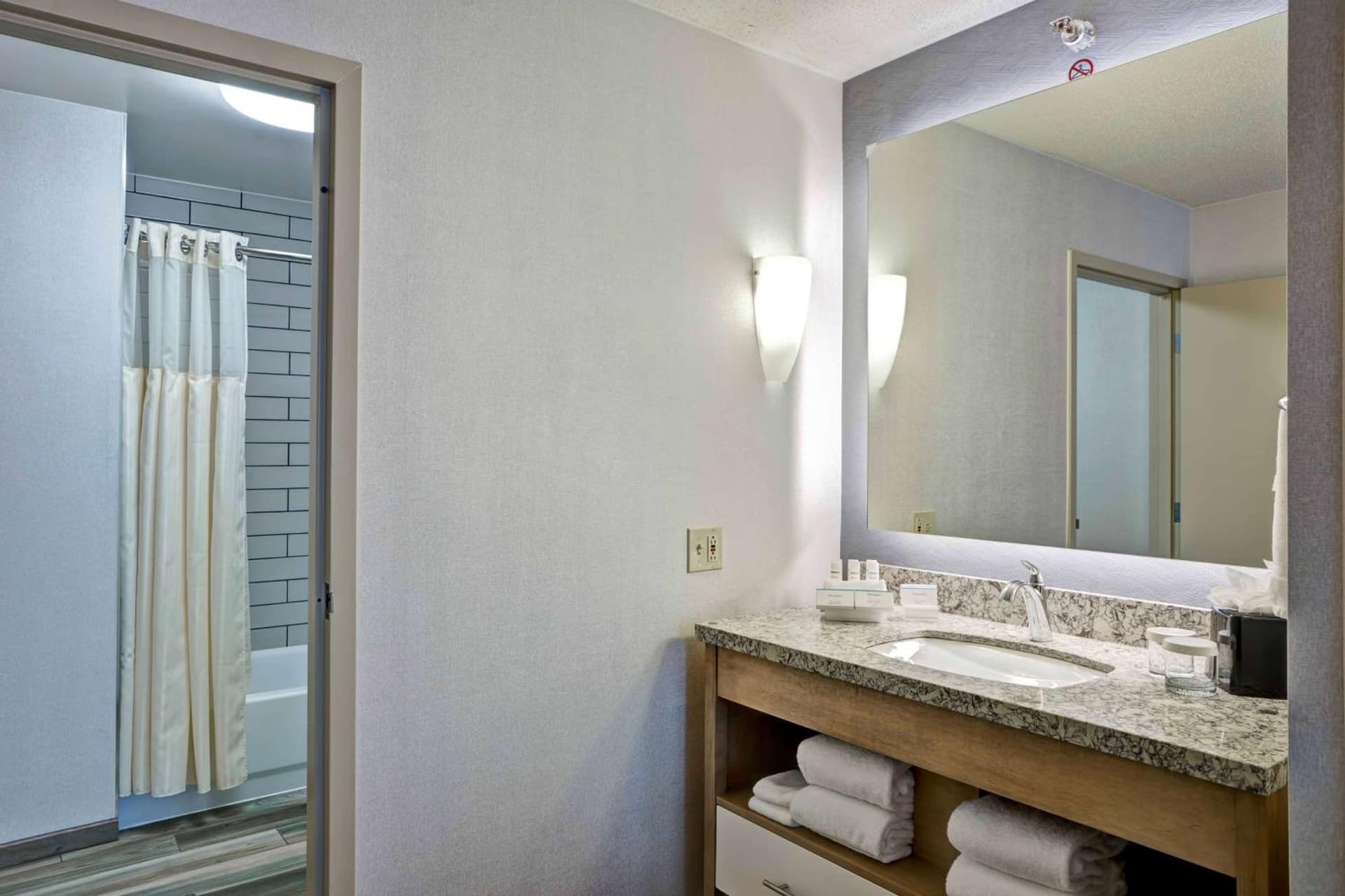 Homewood Suites by Hilton Chicago-Downtown gallery photo in Chicago, IL — image 34
