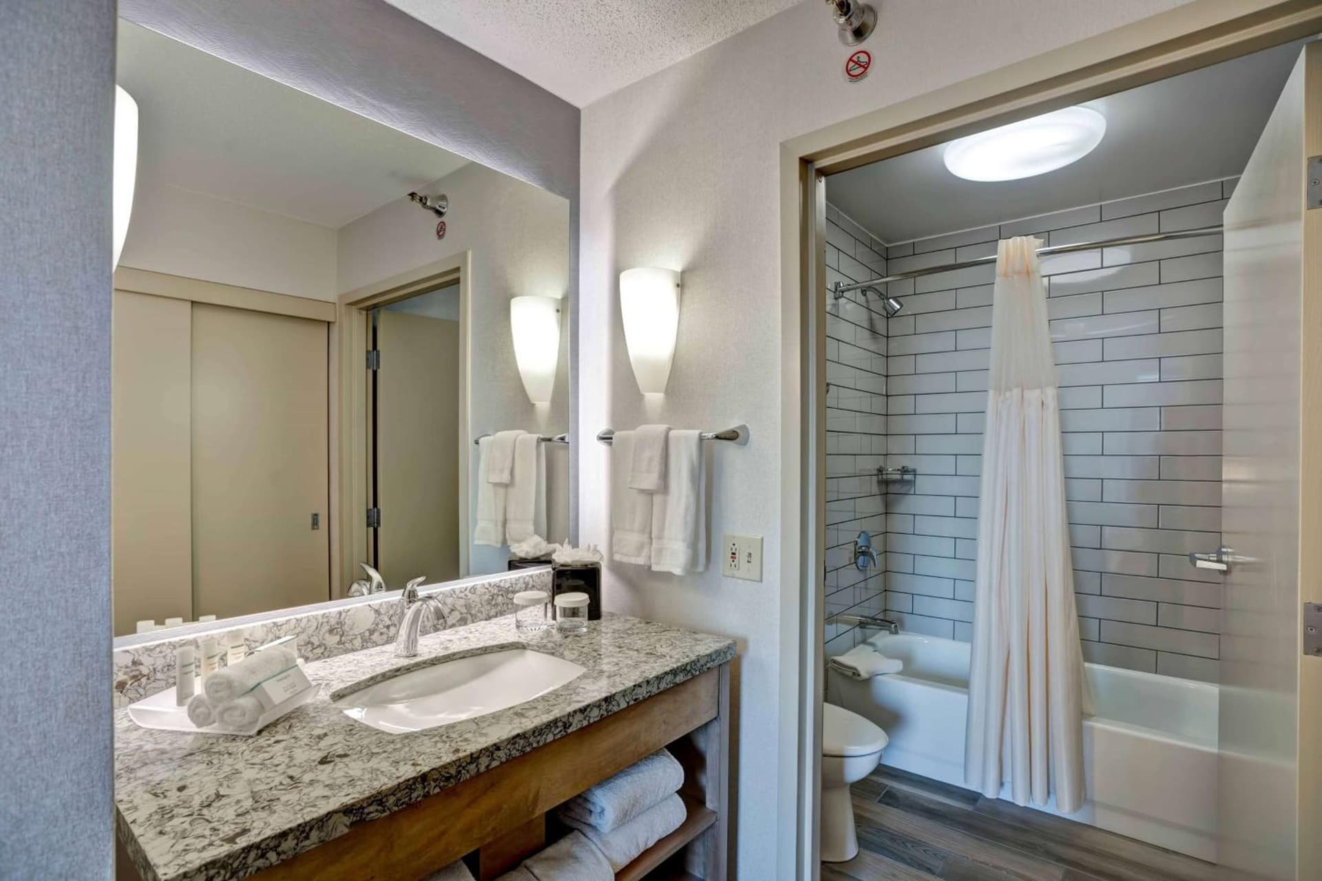 Homewood Suites by Hilton Chicago-Downtown gallery photo in Chicago, IL — image 27