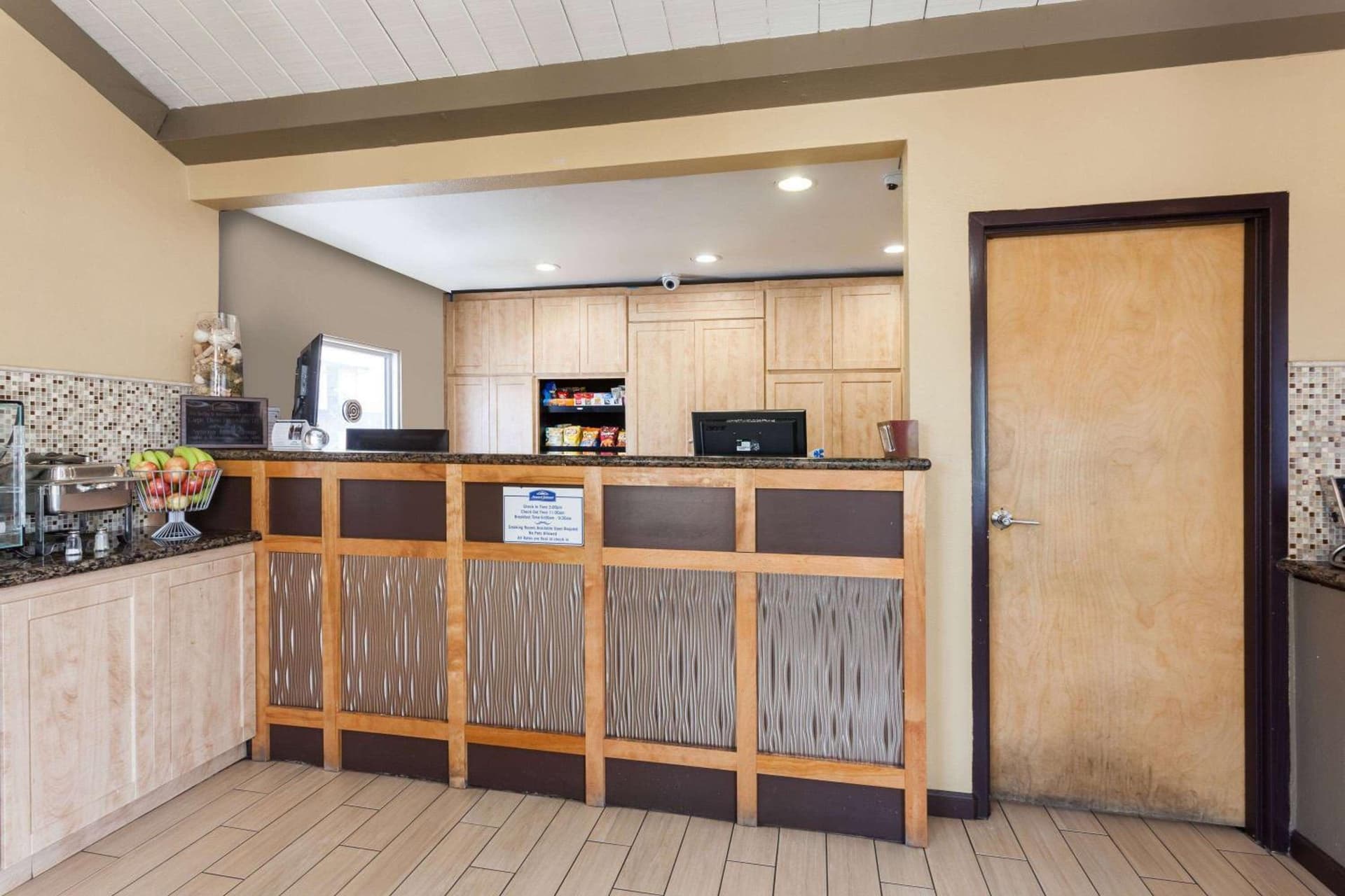 Howard Johnson by Wyndham National City/San Diego South property views in National City, CA — gallery photo 3