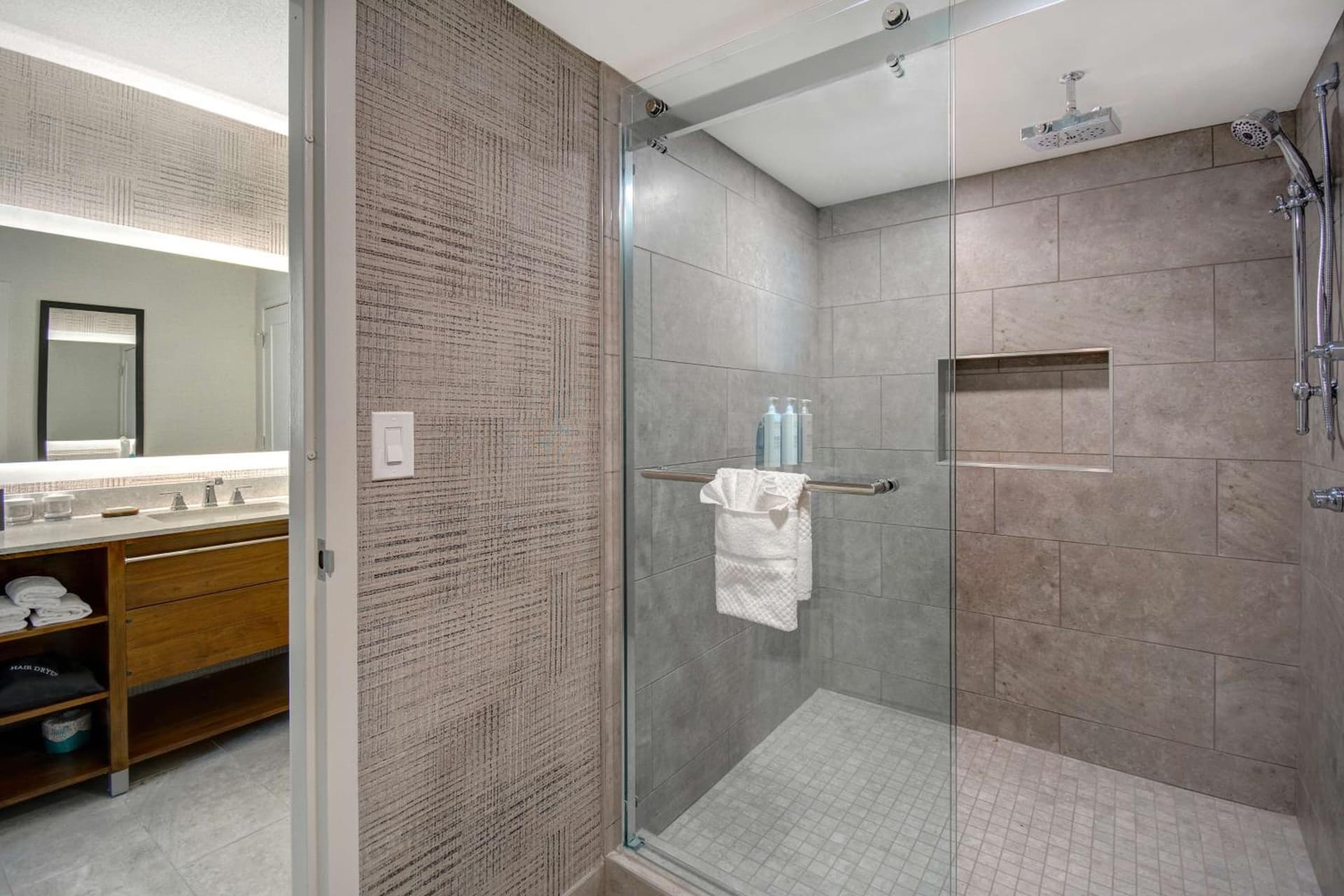 Embassy Suites by Hilton Detroit Metro Airport interior in Romulus, MI — gallery photo 2