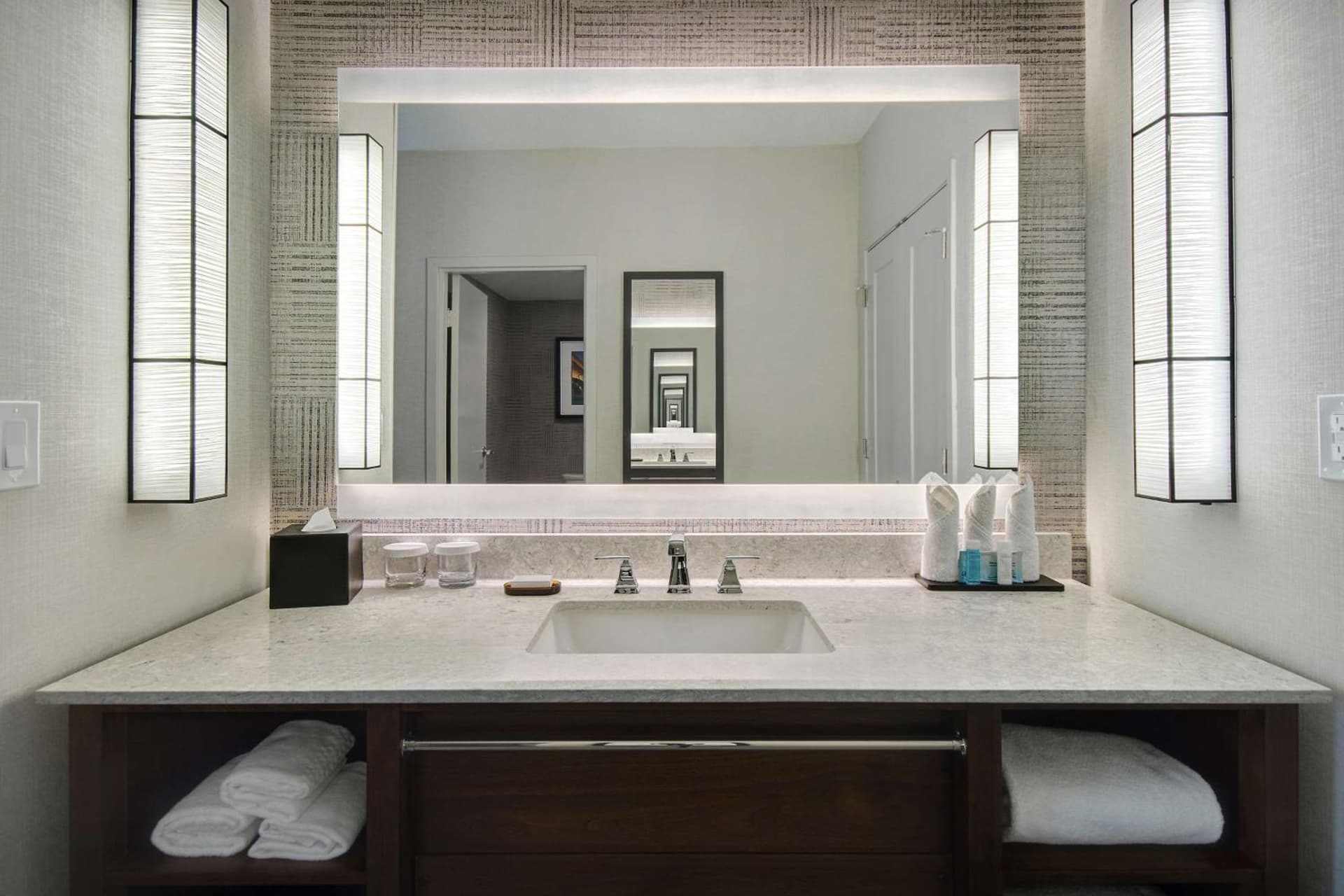Embassy Suites by Hilton Detroit Metro Airport gallery photo in Romulus, MI — image 15