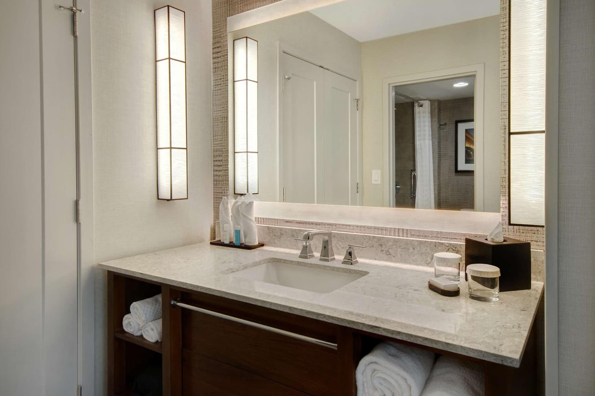 Embassy Suites by Hilton Detroit Metro Airport gallery photo in Romulus, MI — image 30