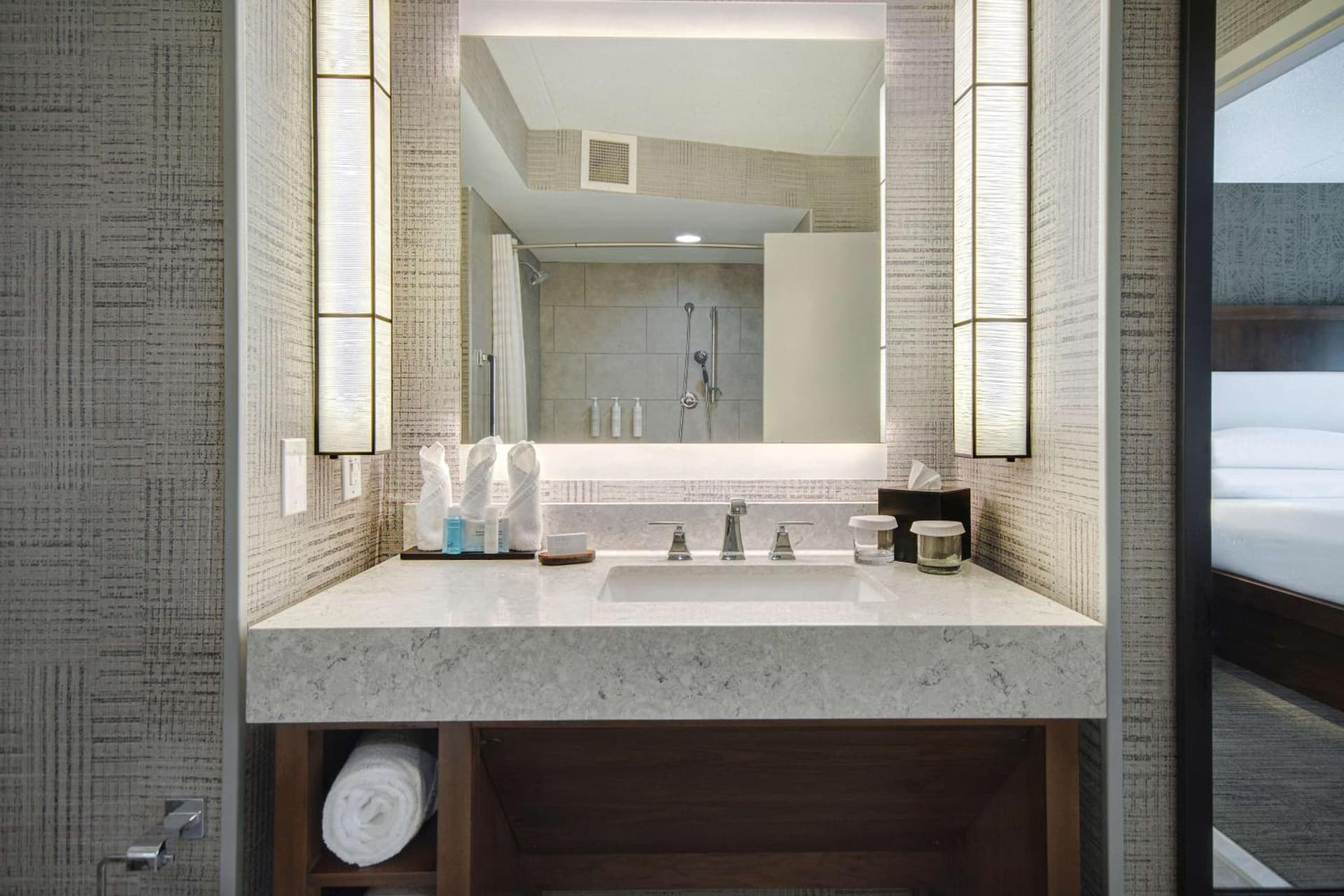 Embassy Suites by Hilton Detroit Metro Airport gallery photo in Romulus, MI — image 26