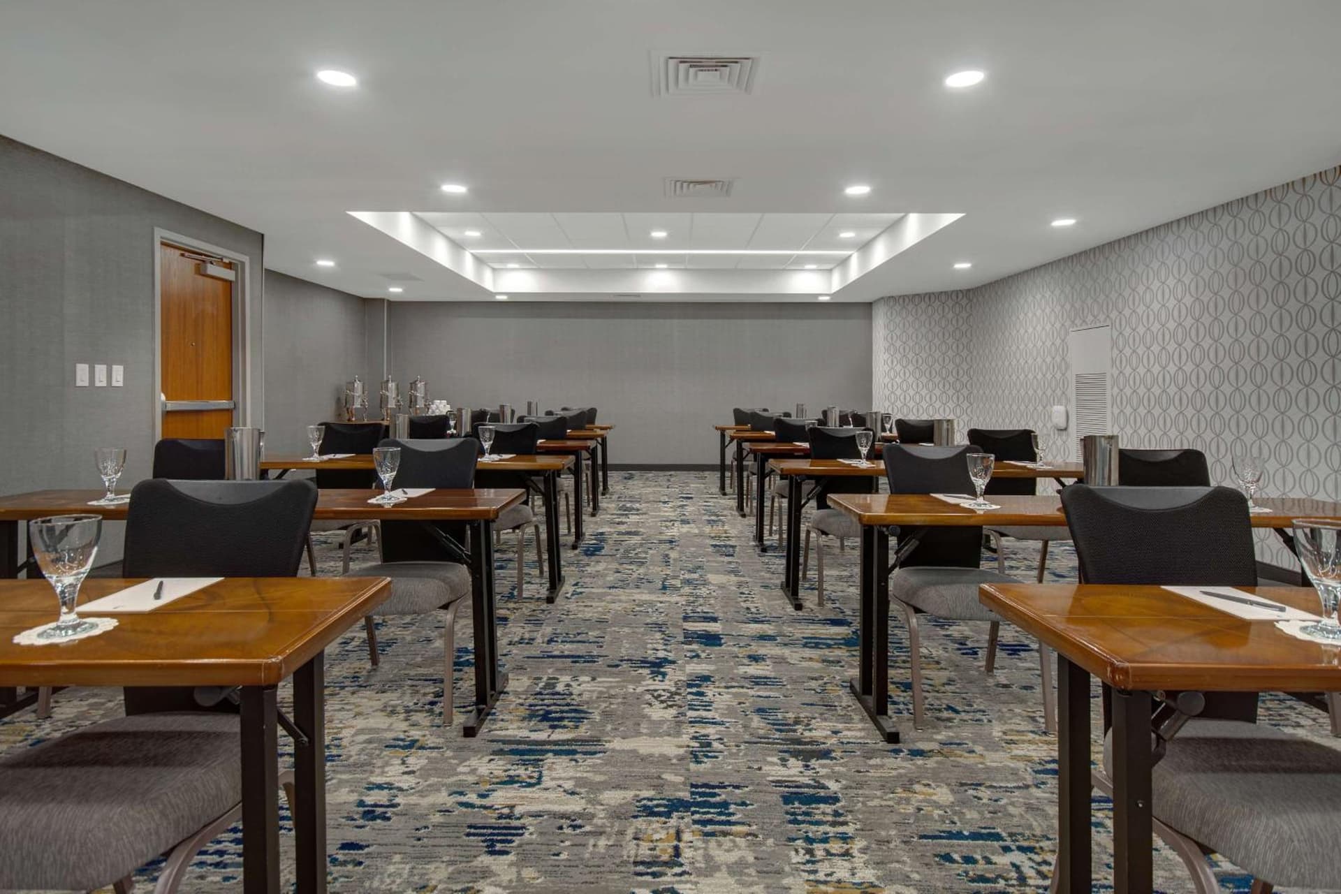 Embassy Suites by Hilton Detroit Metro Airport gallery photo in Romulus, MI — image 12