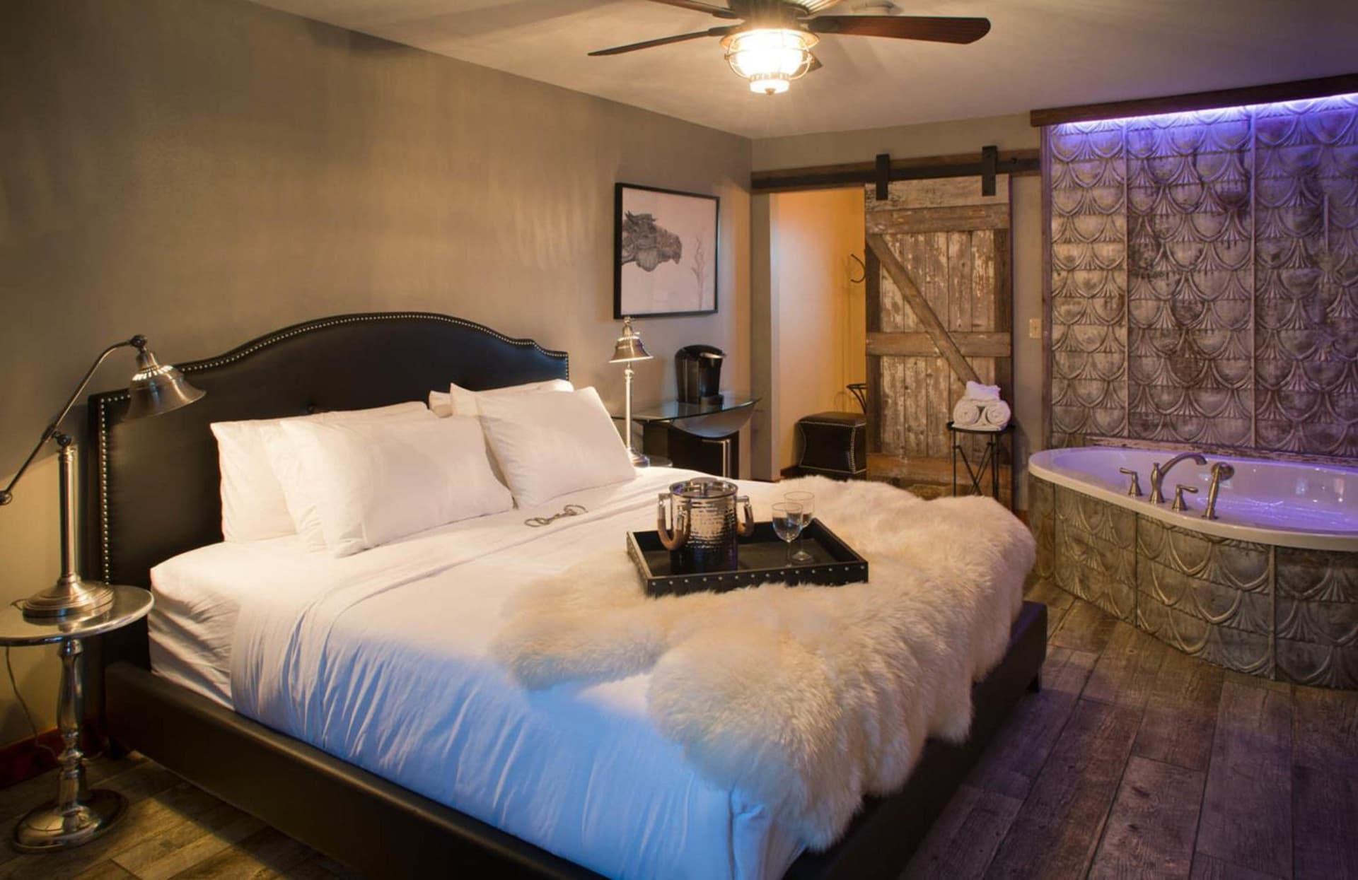 Maxwell Mansion Hotel interior in Lake Geneva, WI — gallery photo 2