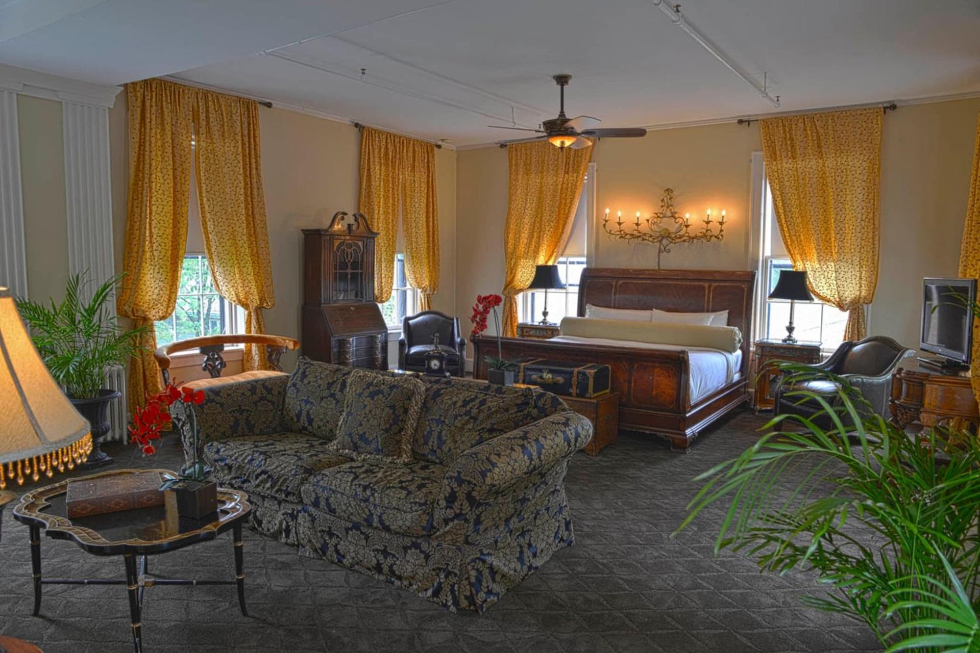Maxwell Mansion Hotel property views in Lake Geneva, WI — gallery photo 3