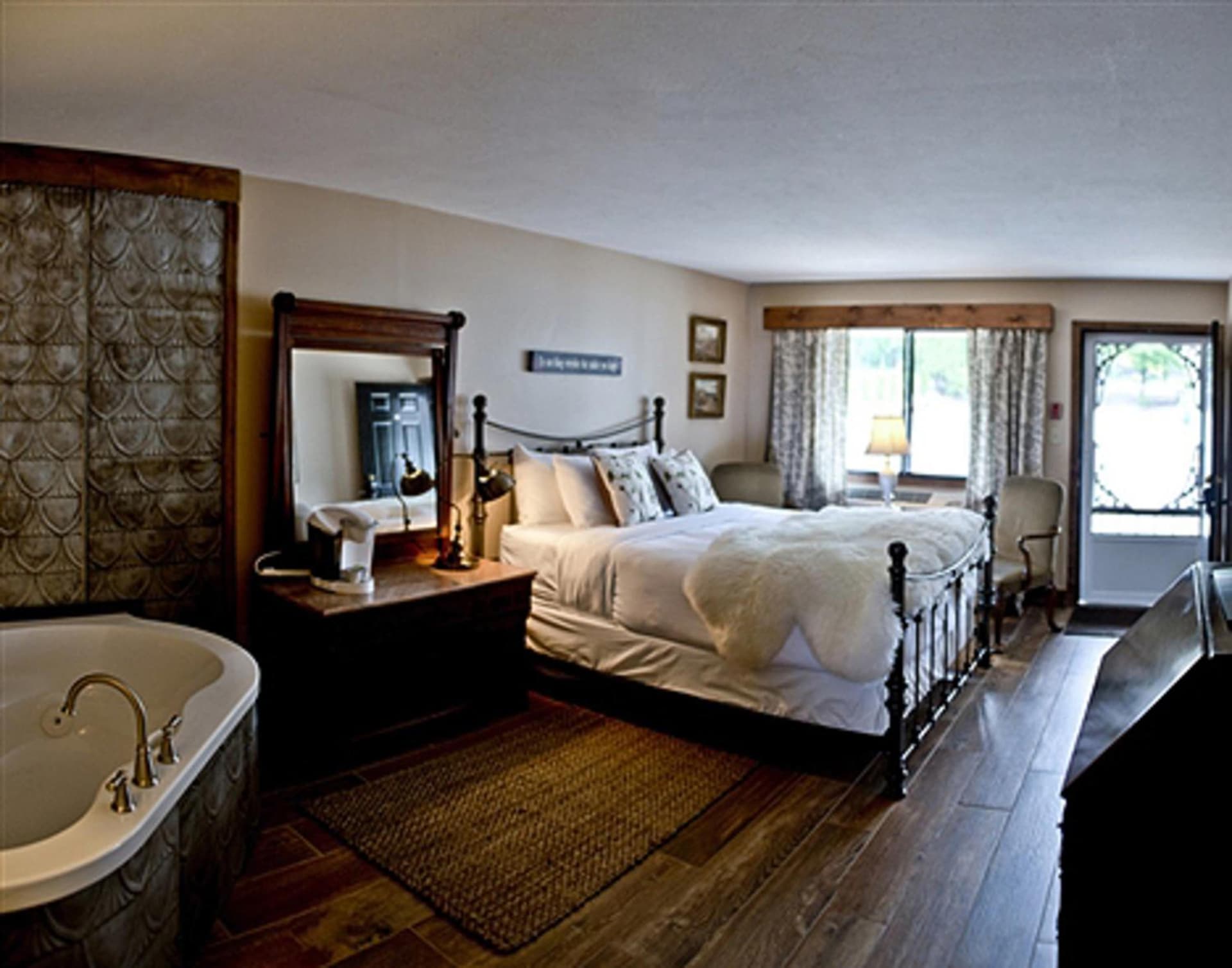 Maxwell Mansion Hotel gallery photo in Lake Geneva, WI — image 24