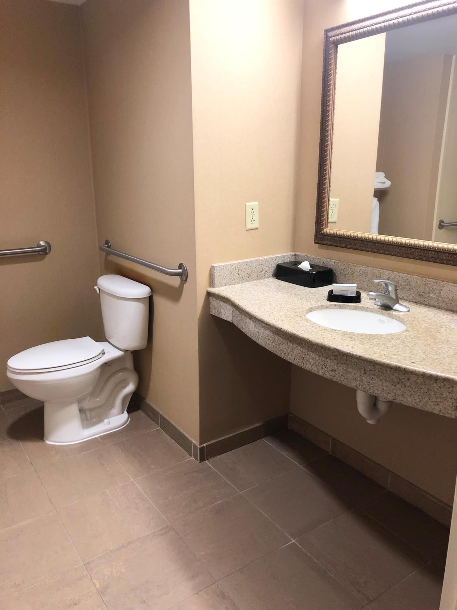Hampton Inn & Suites Norfolk-Airport gallery photo in Norfolk, VA — image 34