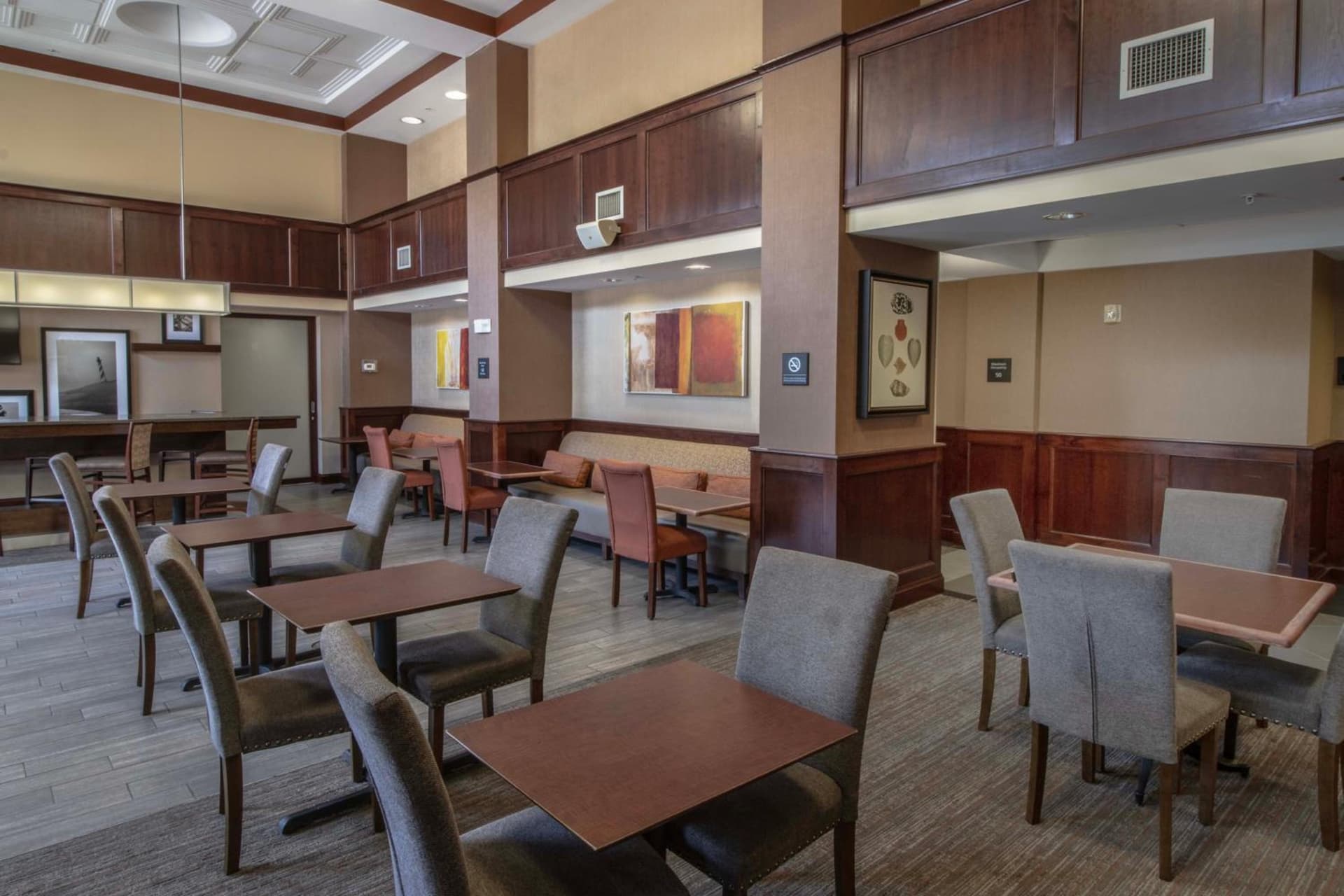 Hampton Inn & Suites Norfolk-Airport gallery photo in Norfolk, VA — image 24