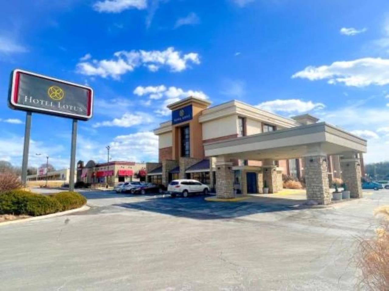 Hotel Lotus Kansas City Merriam interior in Merriam, KS — gallery photo 2