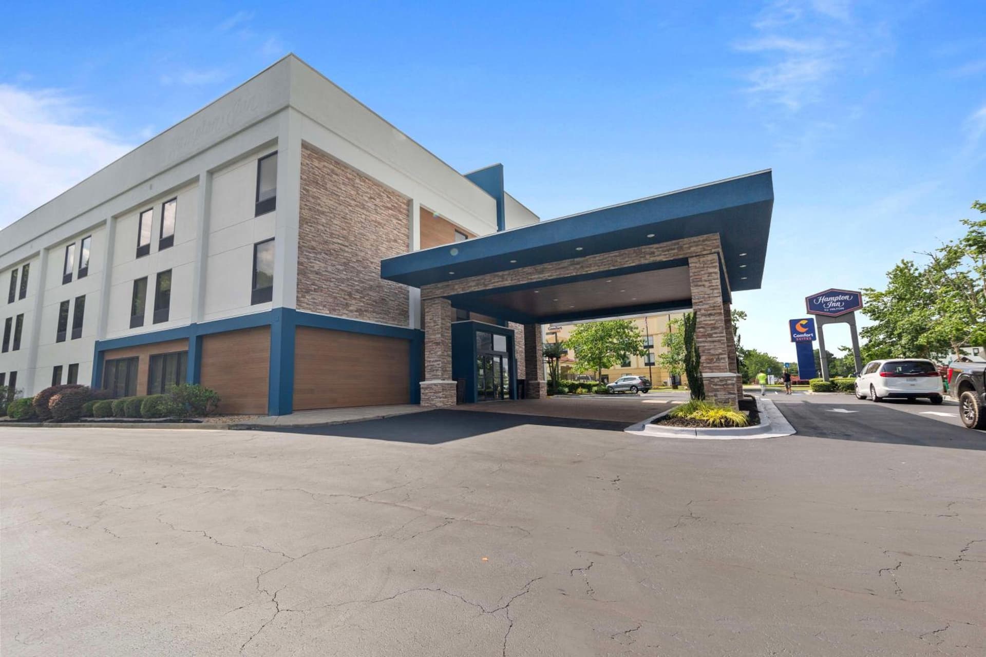 Hampton Inn Atlanta-Woodstock interior in Woodstock, GA — gallery photo 2