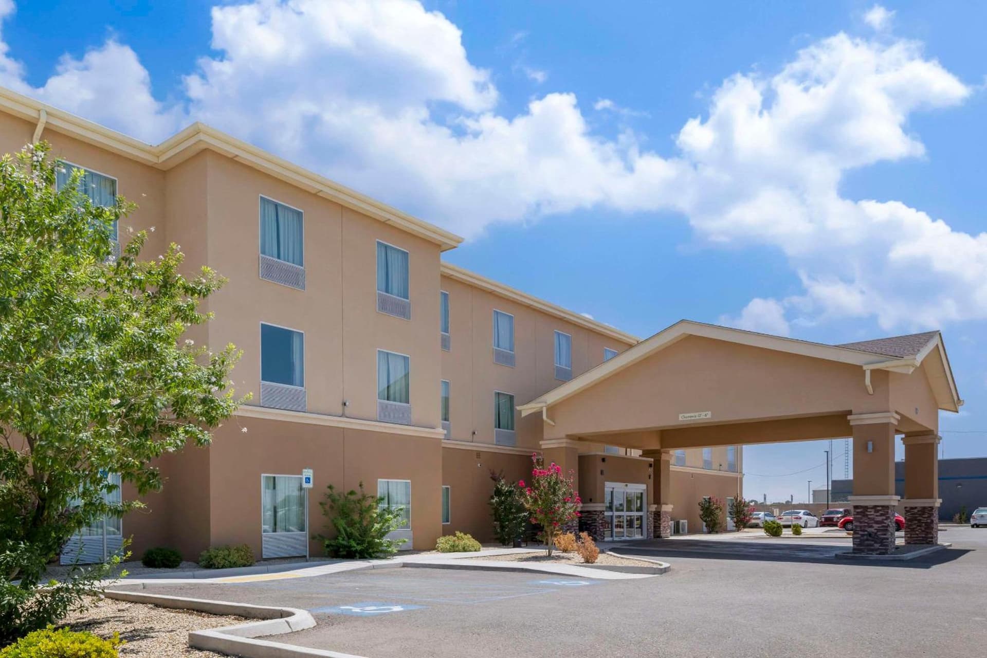 Quality Inn & Suites Carlsbad Caverns Area property views in Carlsbad, NM — gallery photo 3