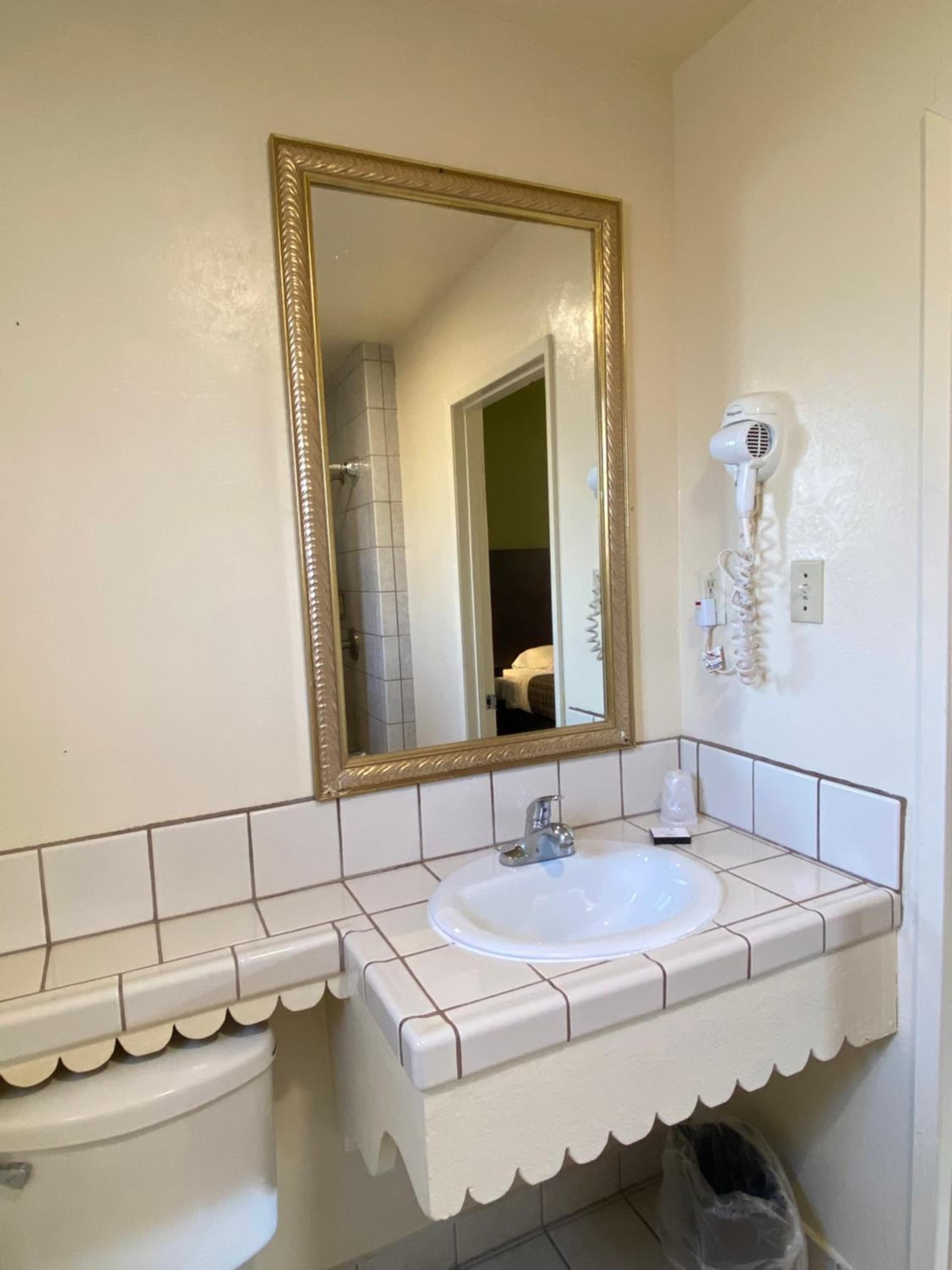Holiday Motel gallery photo in Morgan Hill, CA — image 12