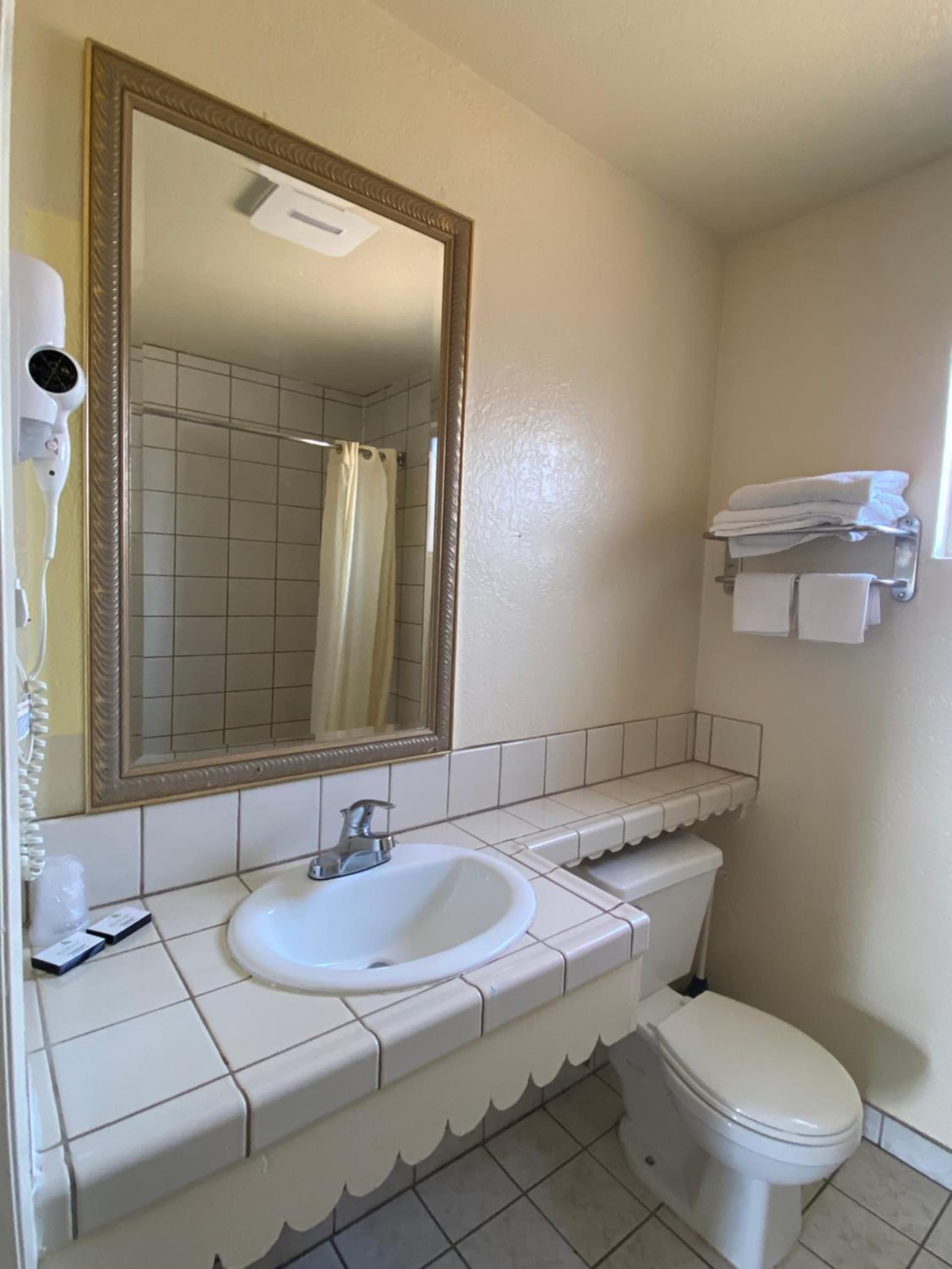 Holiday Motel interior in Morgan Hill, CA — gallery photo 2