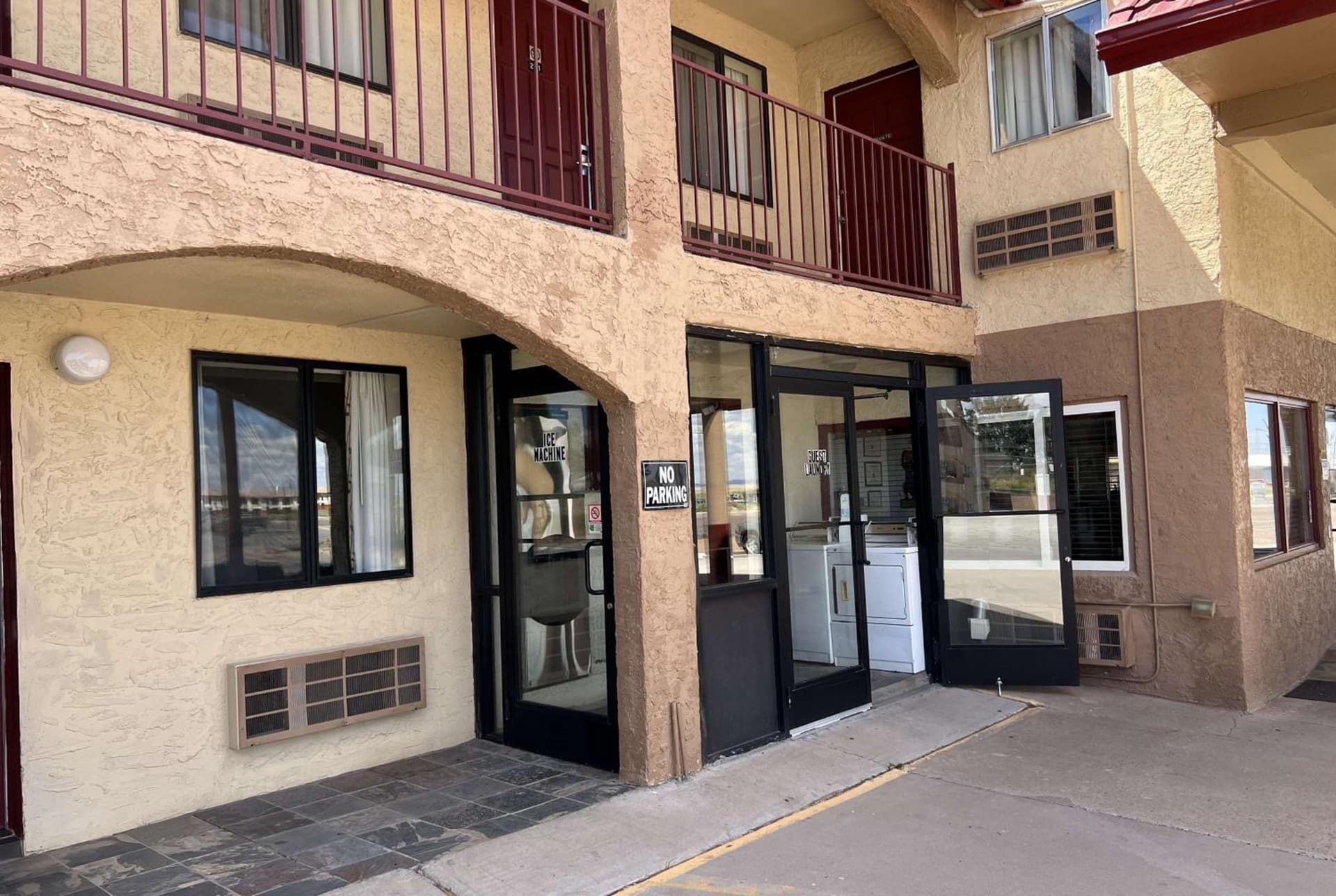 Travelodge by Wyndham Holbrook interior in Holbrook, AZ — gallery photo 2