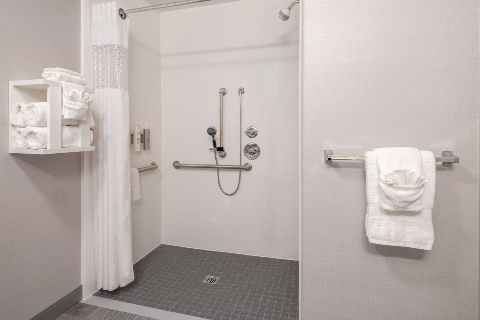 Hampton Inn & Suites Agoura Hills gallery photo in Agoura Hills, CA — image 45