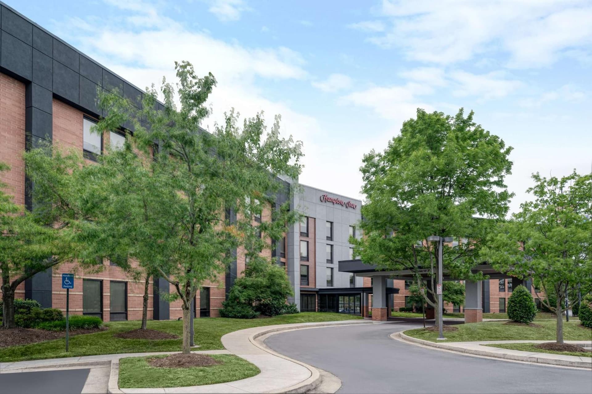 Hampton Inn Baltimore/White Marsh interior in White Marsh, MD — gallery photo 2
