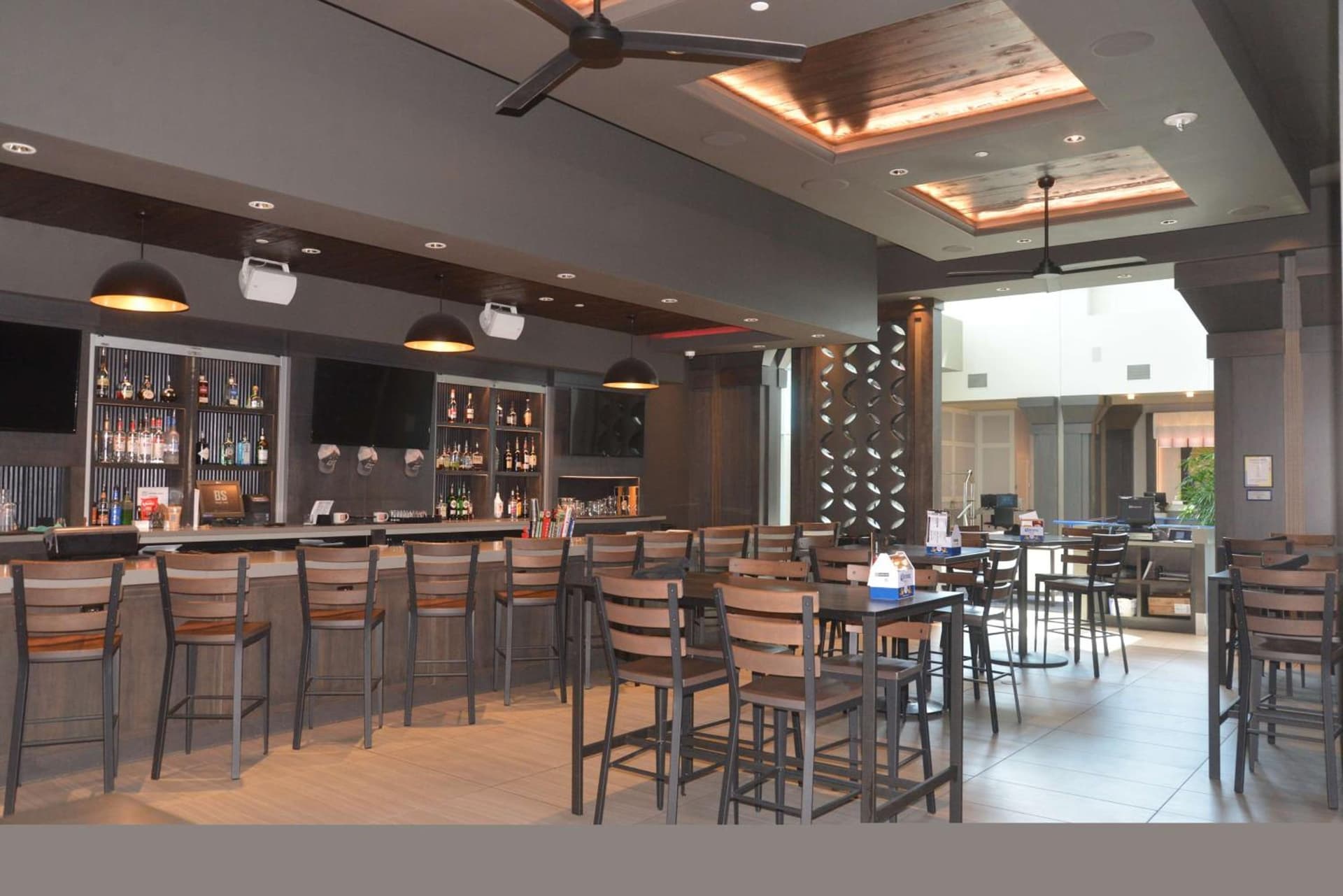 Embassy Suites by Hilton Kansas City Olathe gallery photo in Olathe, KS — image 9