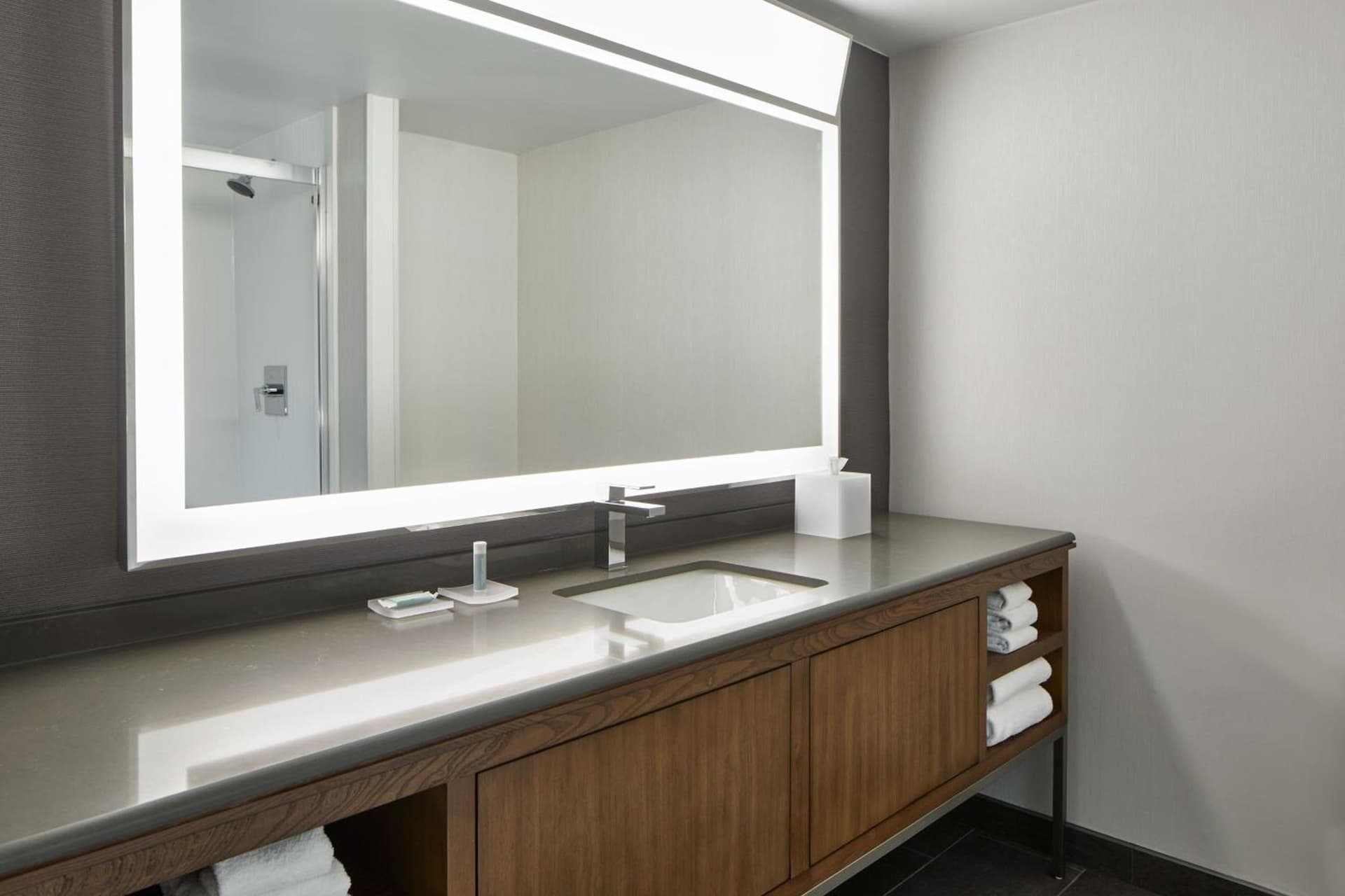 Courtyard by Marriott Detroit Downtown gallery photo in Detroit, MI — image 54