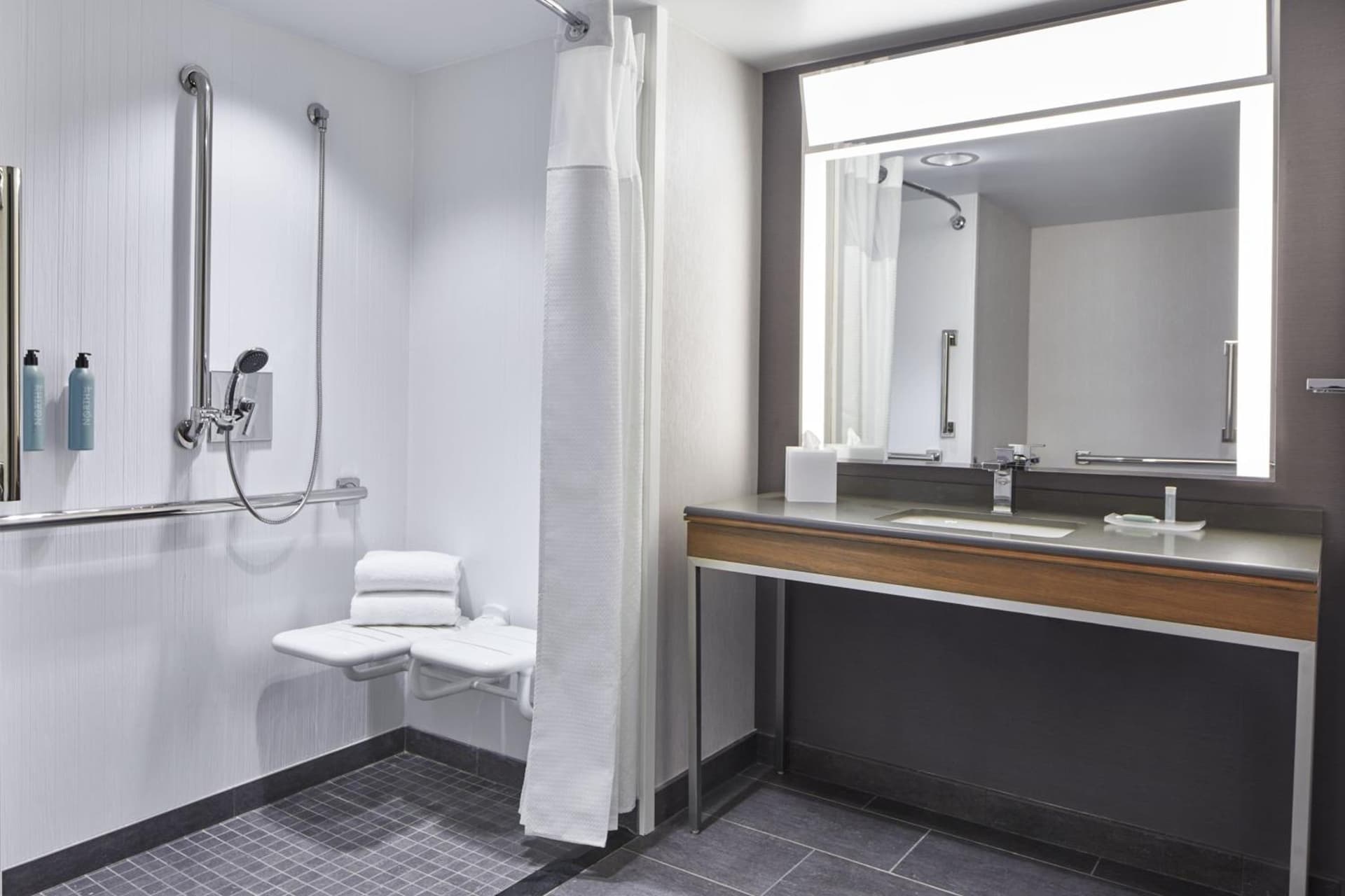 Courtyard by Marriott Detroit Downtown gallery photo in Detroit, MI — image 10