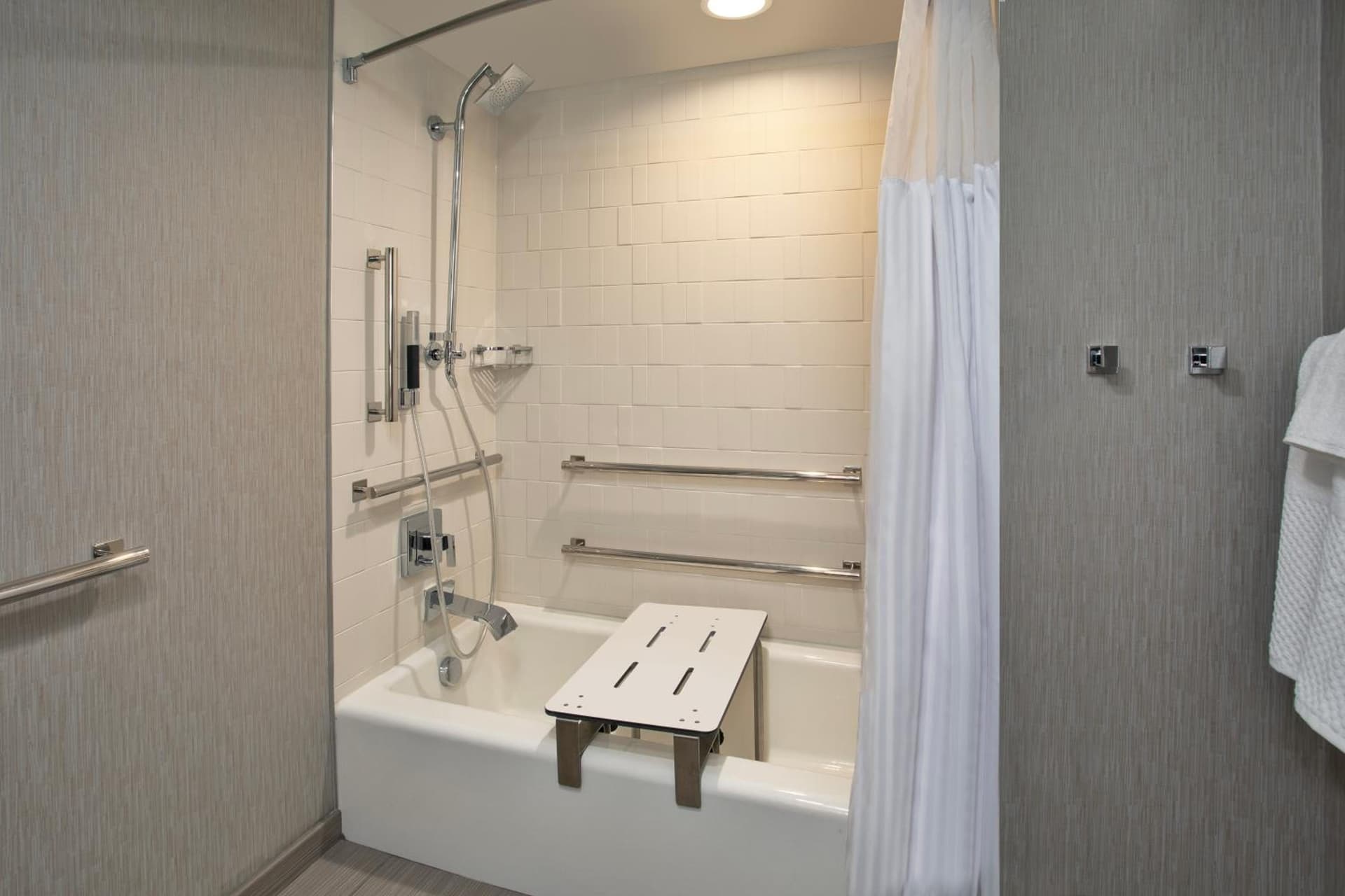 DoubleTree by Hilton Lansing gallery photo in Lansing, MI — image 69