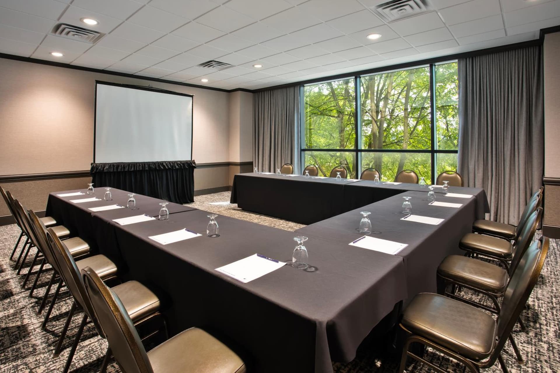 DoubleTree by Hilton Lansing gallery photo in Lansing, MI — image 31