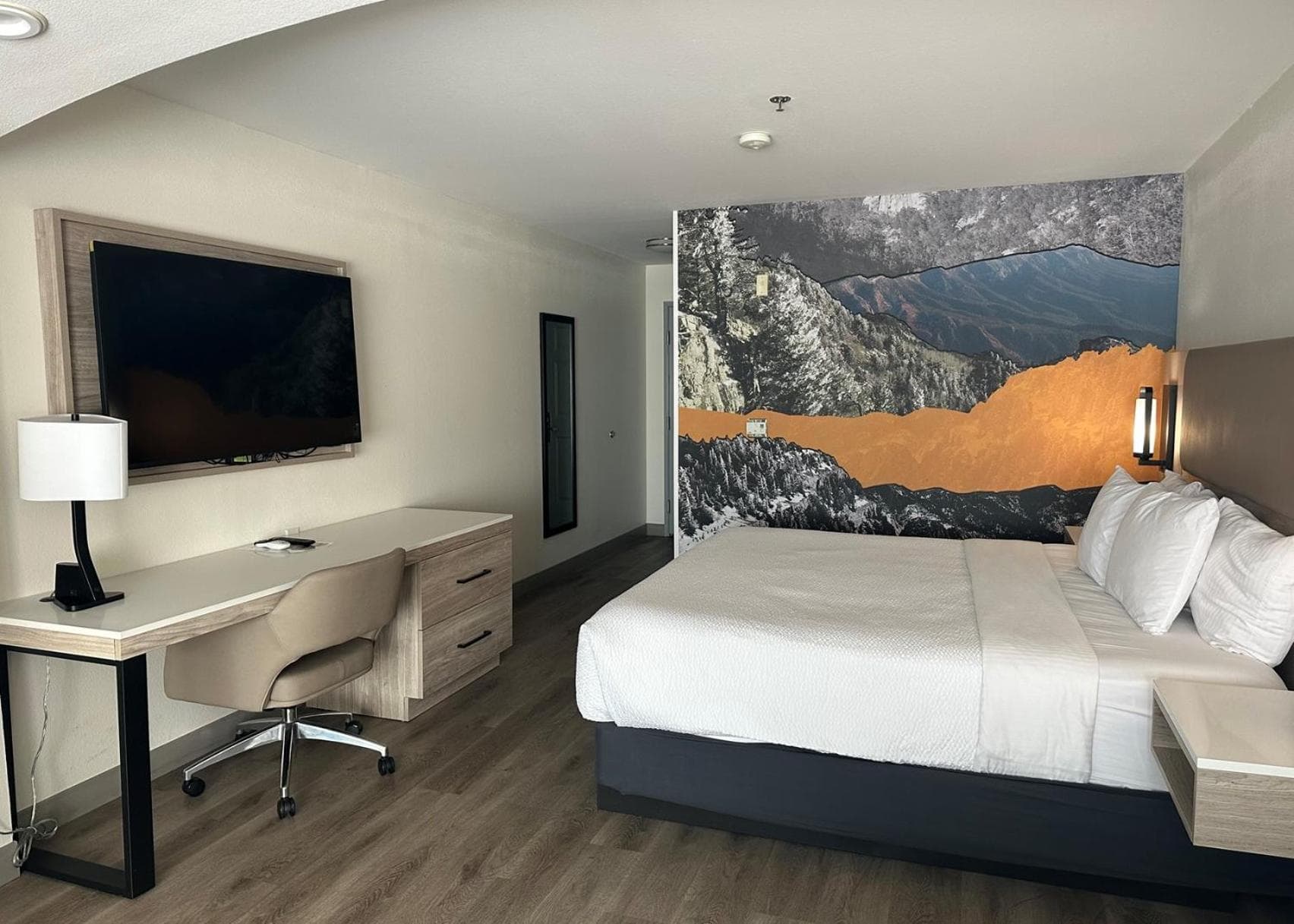 La Quinta Inn & Suites by Wyndham Albuquerque Midtown gallery photo in Albuquerque, NM — image 8