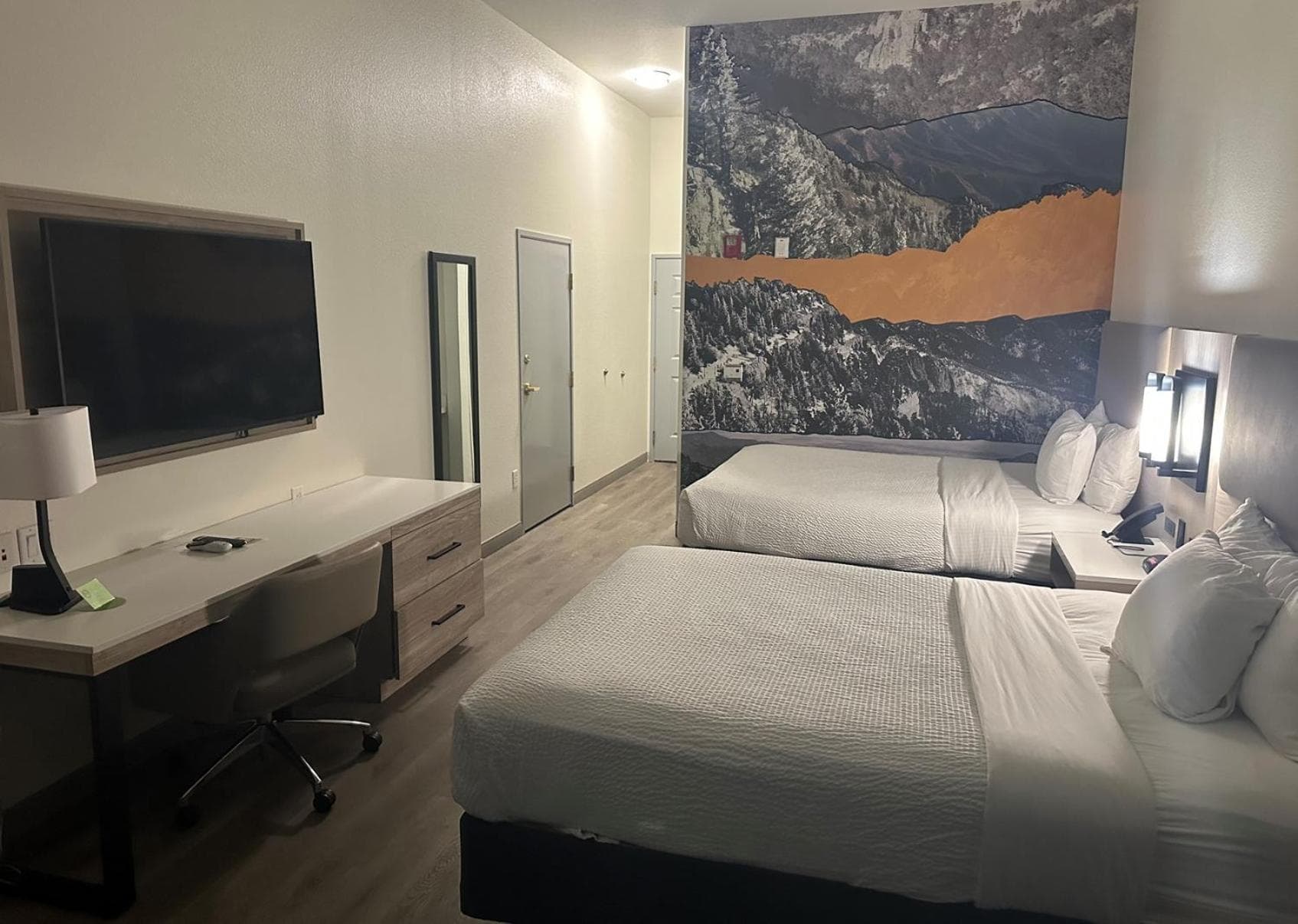 La Quinta Inn & Suites by Wyndham Albuquerque Midtown gallery photo in Albuquerque, NM — image 19