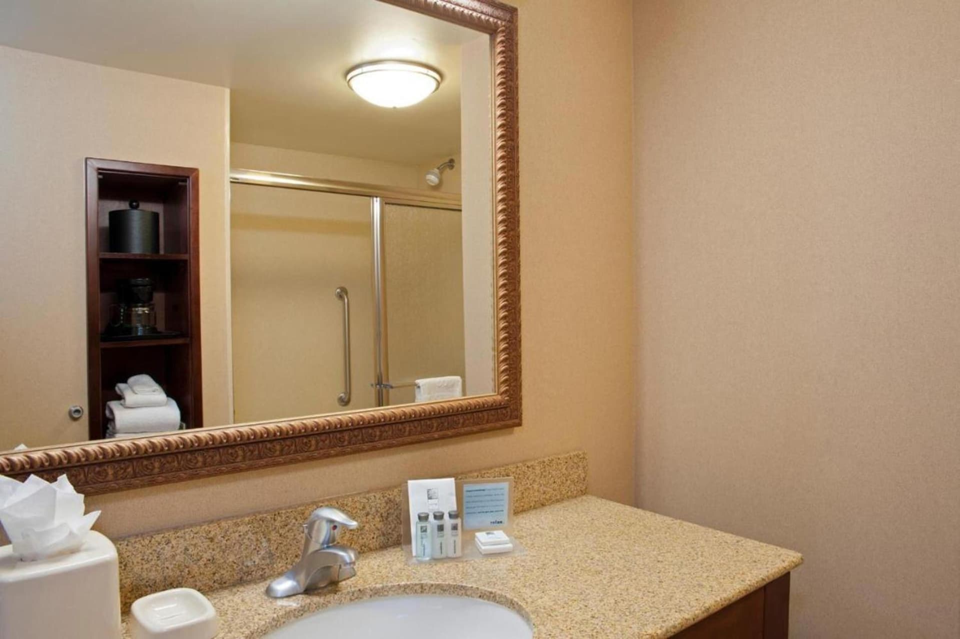 Hampton Inn & Suites Bloomington-Normal gallery photo in Normal, IL — image 25