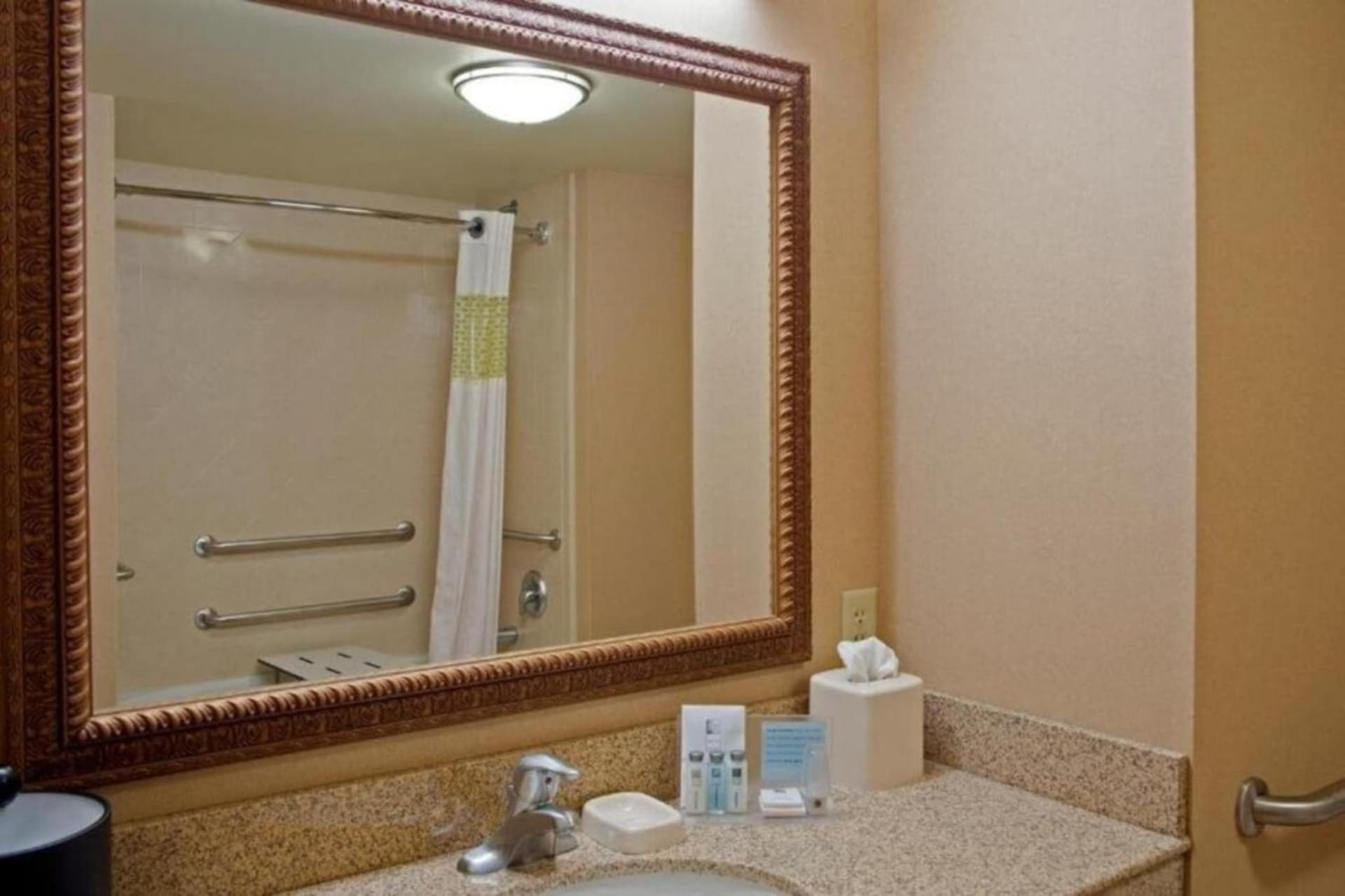 Hampton Inn & Suites Bloomington-Normal gallery photo in Normal, IL — image 26