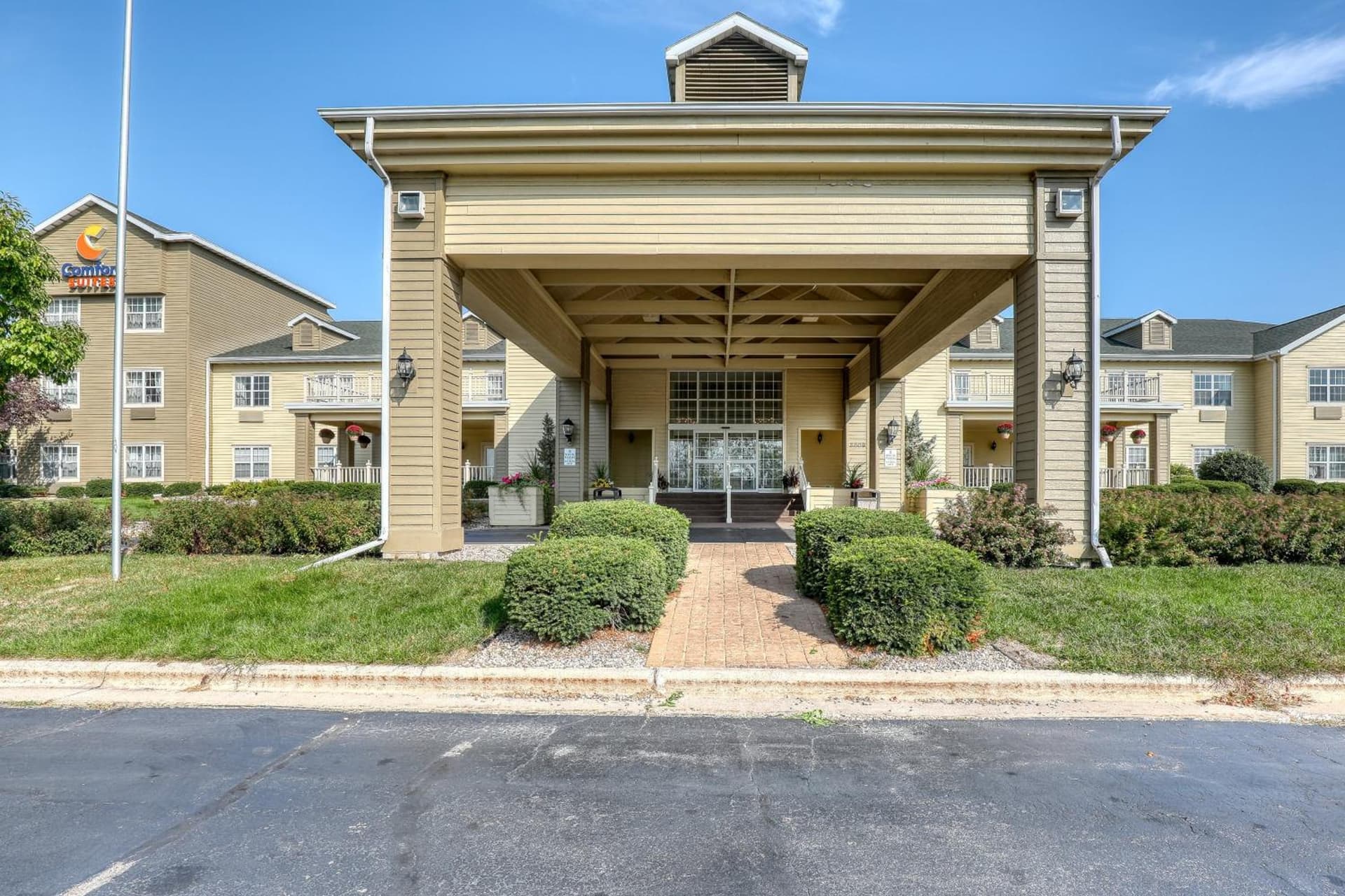Comfort Suites Appleton Airport gallery photo in Appleton, WI — image 33