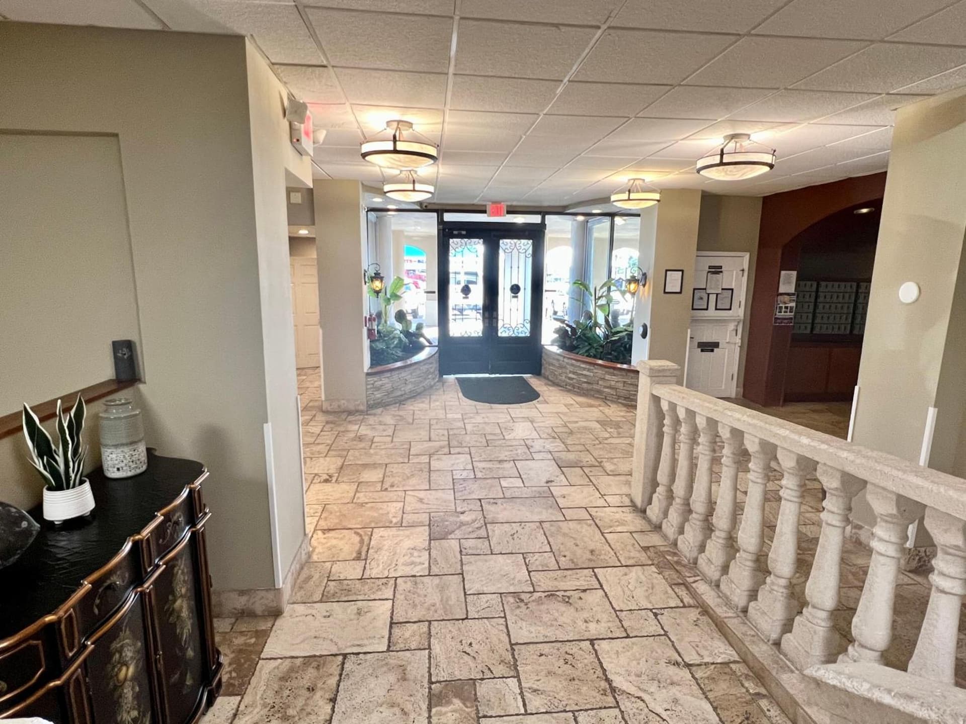 Pirates Cove 4th Floor Balcony Remodeled Condo interior in Daytona Beach, FL — gallery photo 2