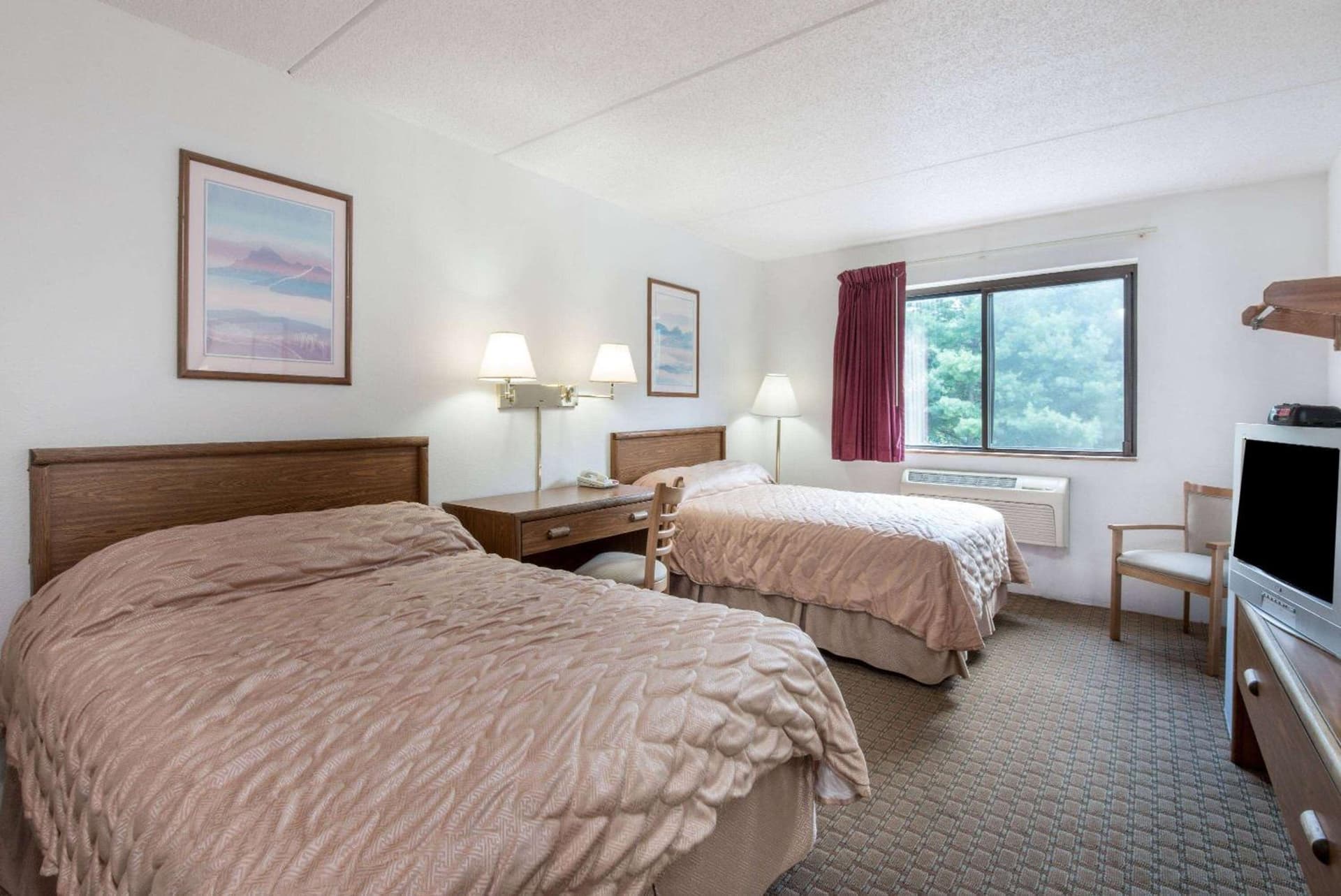 Super 8 by Wyndham Groton property views in Groton, CT — gallery photo 3