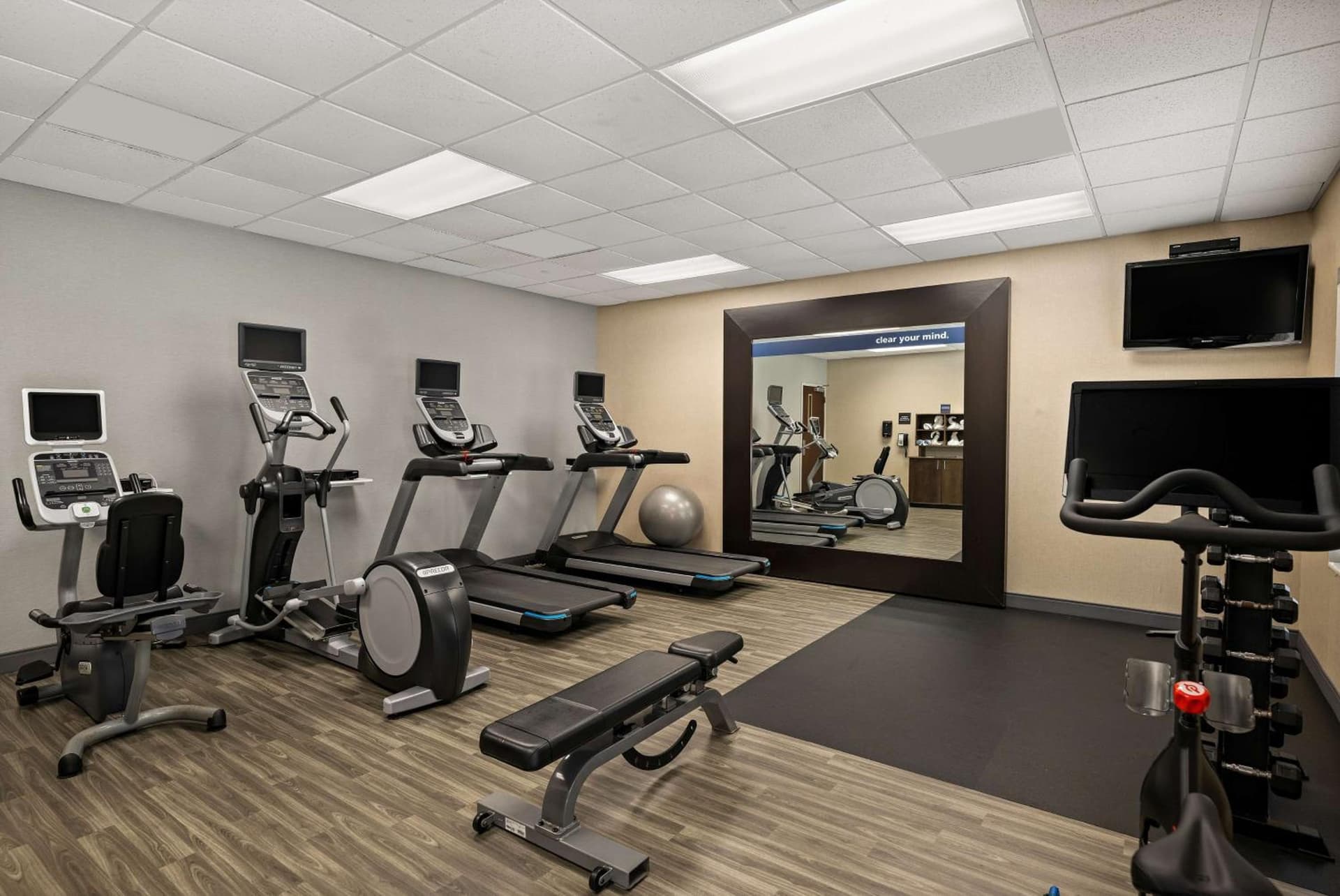 Hampton Inn & Suites Poughkeepsie gallery photo in Spackenkill, NY — image 16