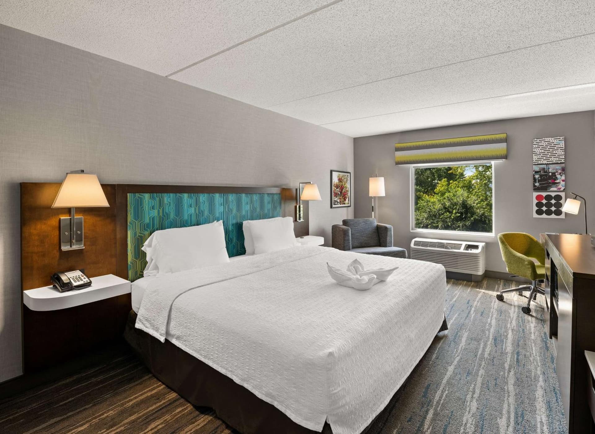 Hampton Inn & Suites Poughkeepsie gallery photo in Spackenkill, NY — image 25