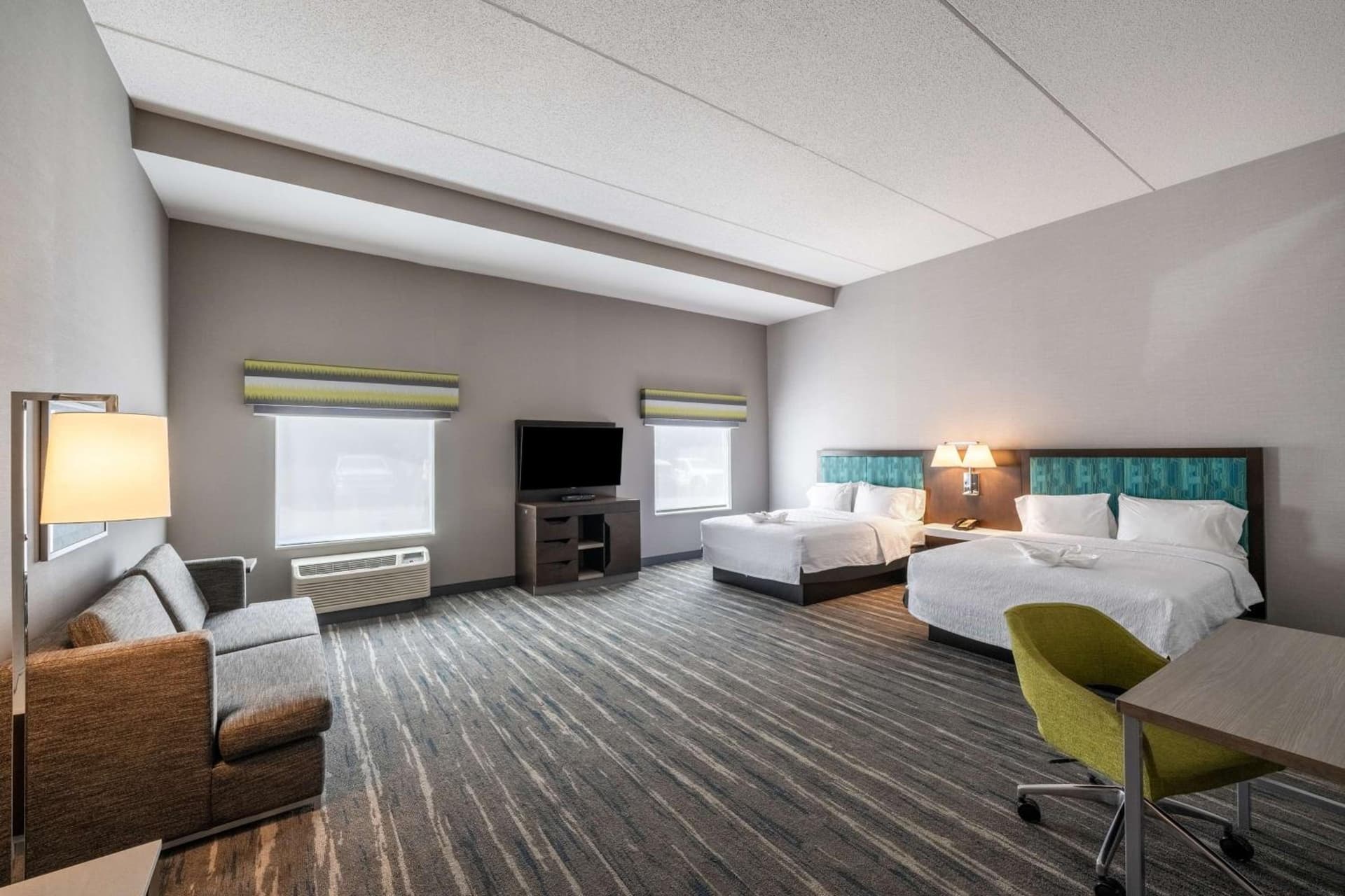 Hampton Inn & Suites Poughkeepsie interior in Spackenkill, NY — gallery photo 2