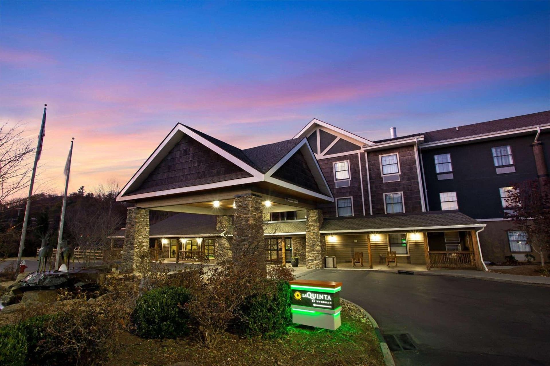La Quinta by Wyndham Boone interior in Boone, NC — gallery photo 2