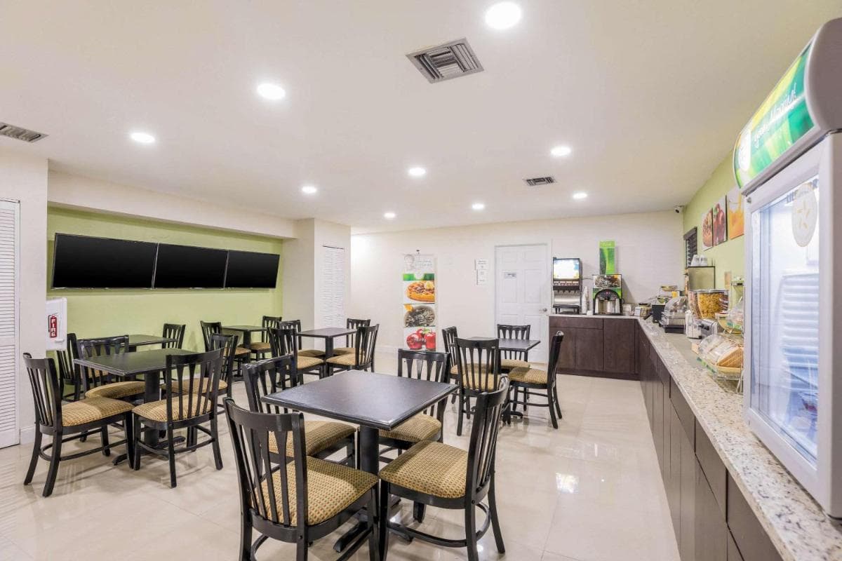 Quality Inn & Suites Downtown interior in Orlando, FL — gallery photo 2