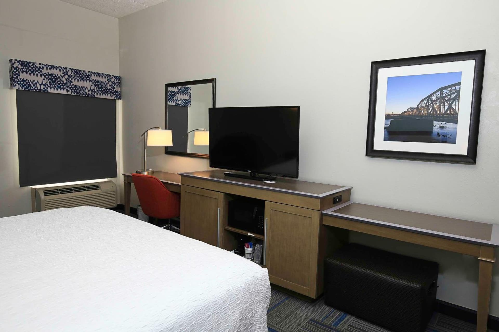 Hampton Inn Bordentown interior in Bordentown, NJ — gallery photo 2