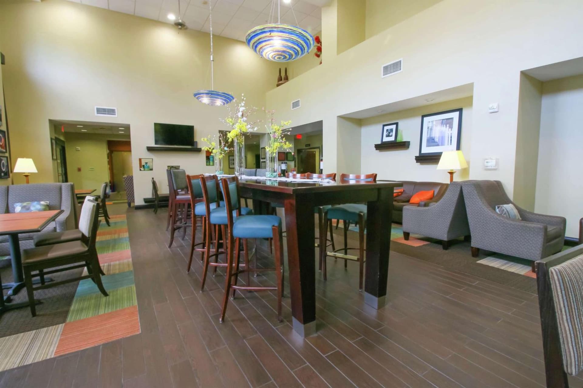 Hampton Inn & Suites Flowery Branch interior in Flowery Branch, GA — gallery photo 2