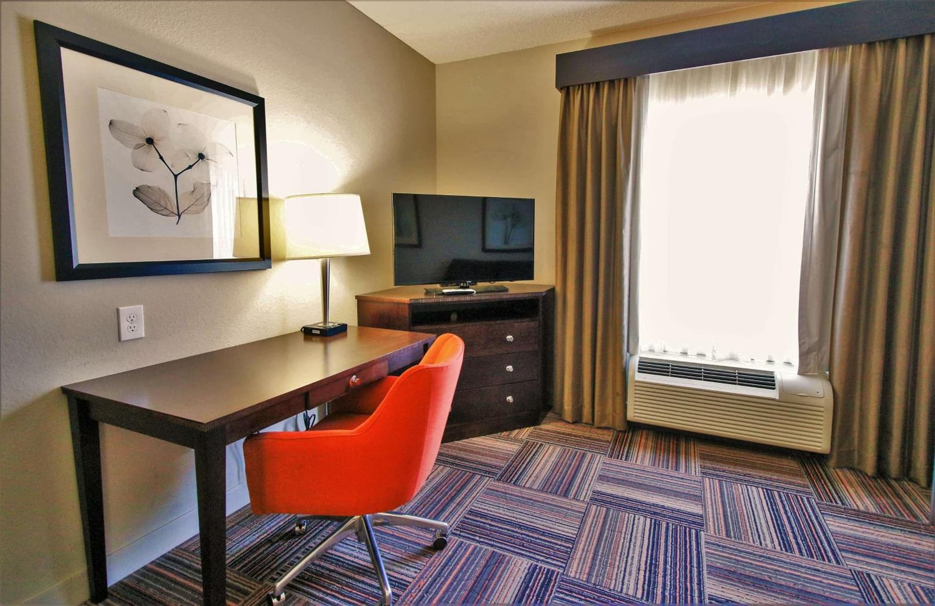 Hampton Inn & Suites Flowery Branch interior in Flowery Branch, GA — gallery photo 2