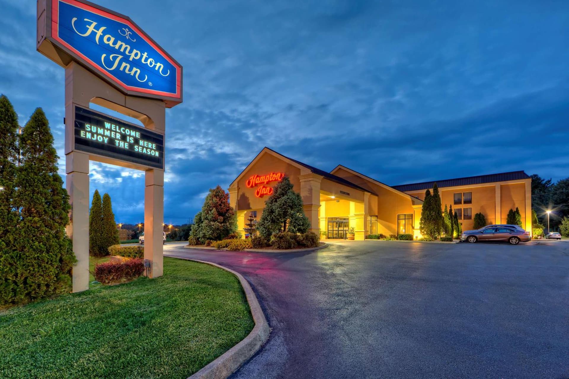 Hampton Inn Morristown interior in Morristown, TN — gallery photo 2