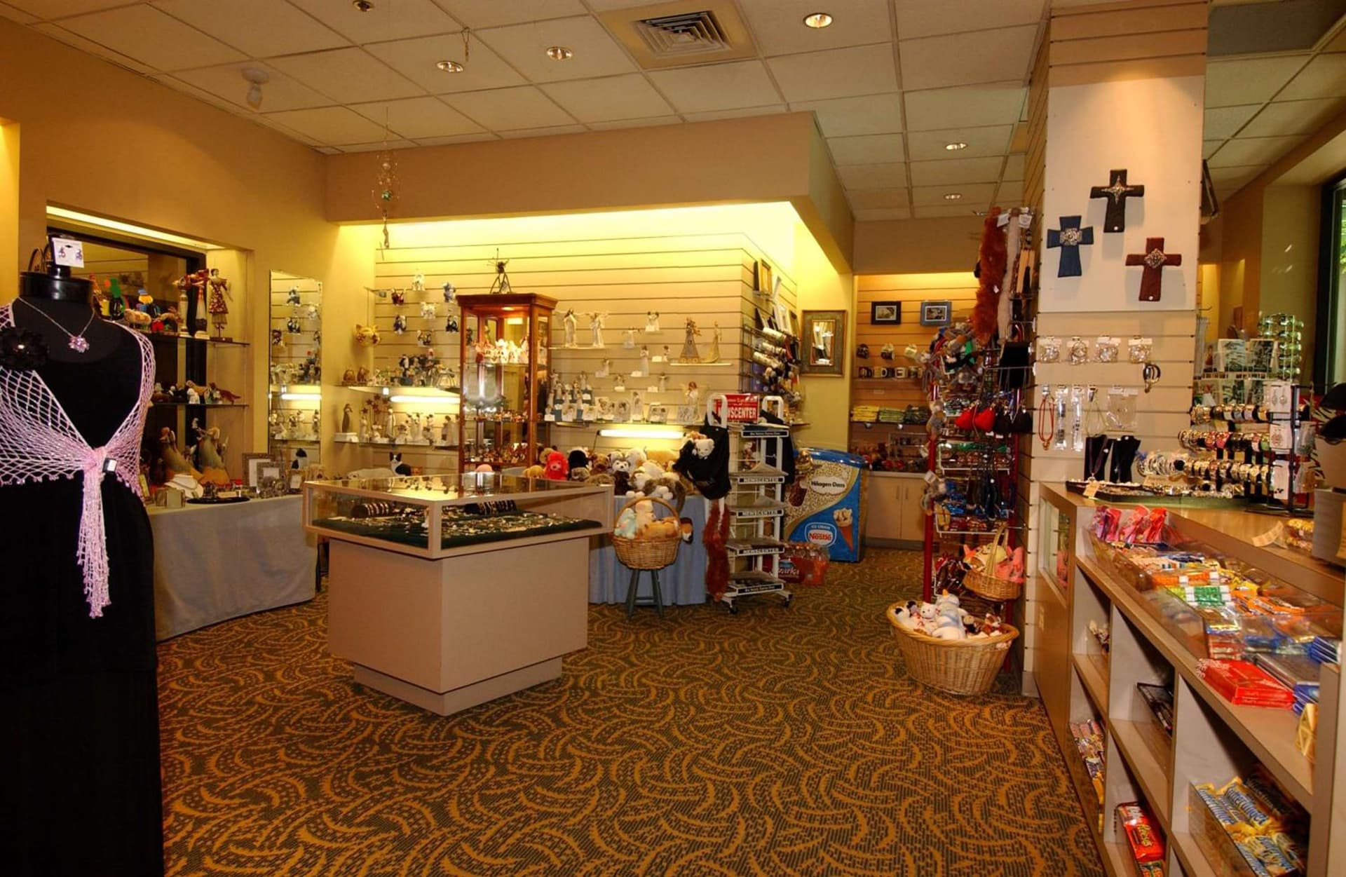 DoubleTree by Hilton San Antonio Airport interior in San Antonio, TX — gallery photo 2