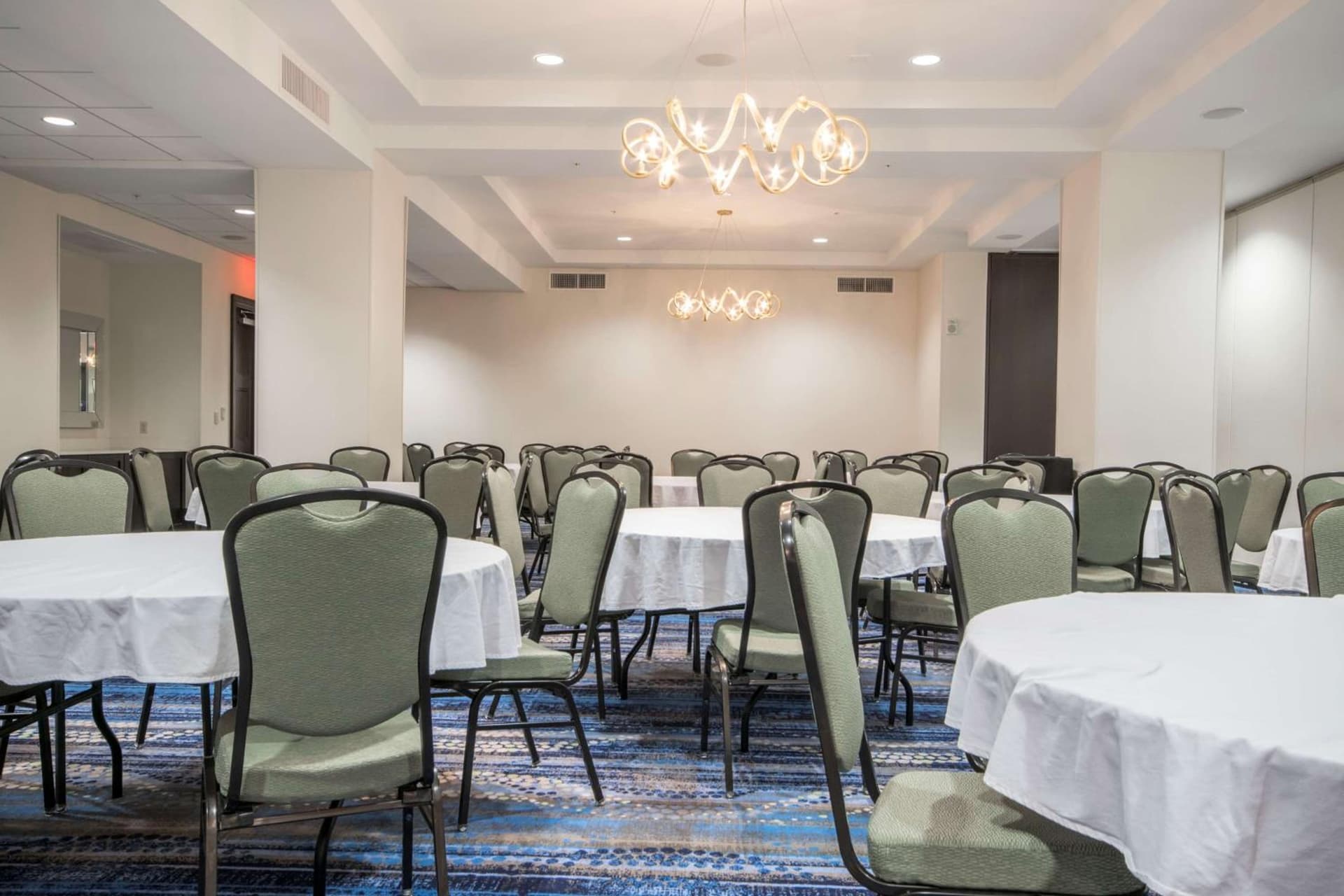 Embassy Suites Louisville Downtown gallery photo in Louisville, KY — image 100