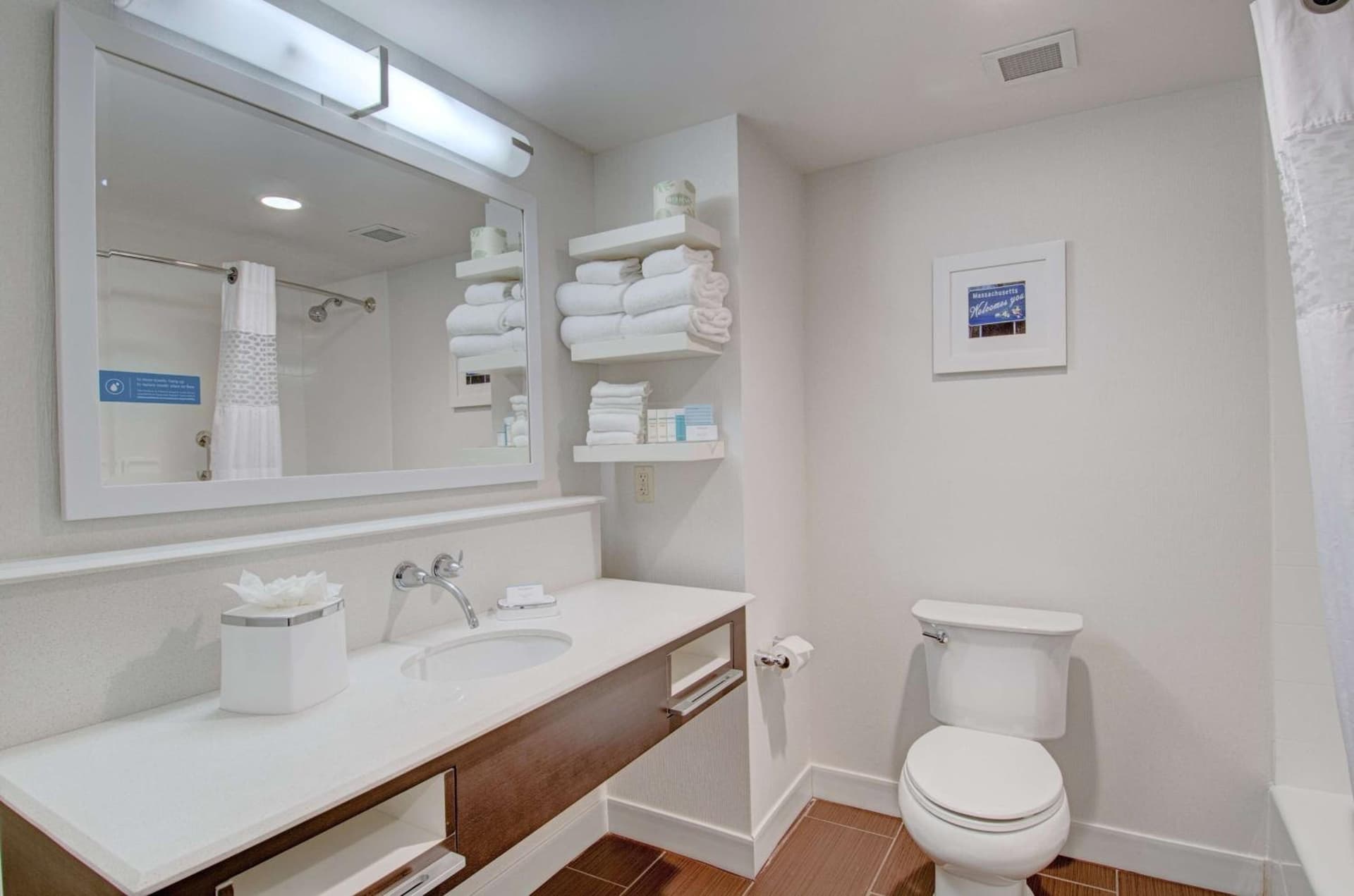 Hampton Inn & Suites Springfield Downtown interior in Springfield, MA — gallery photo 2