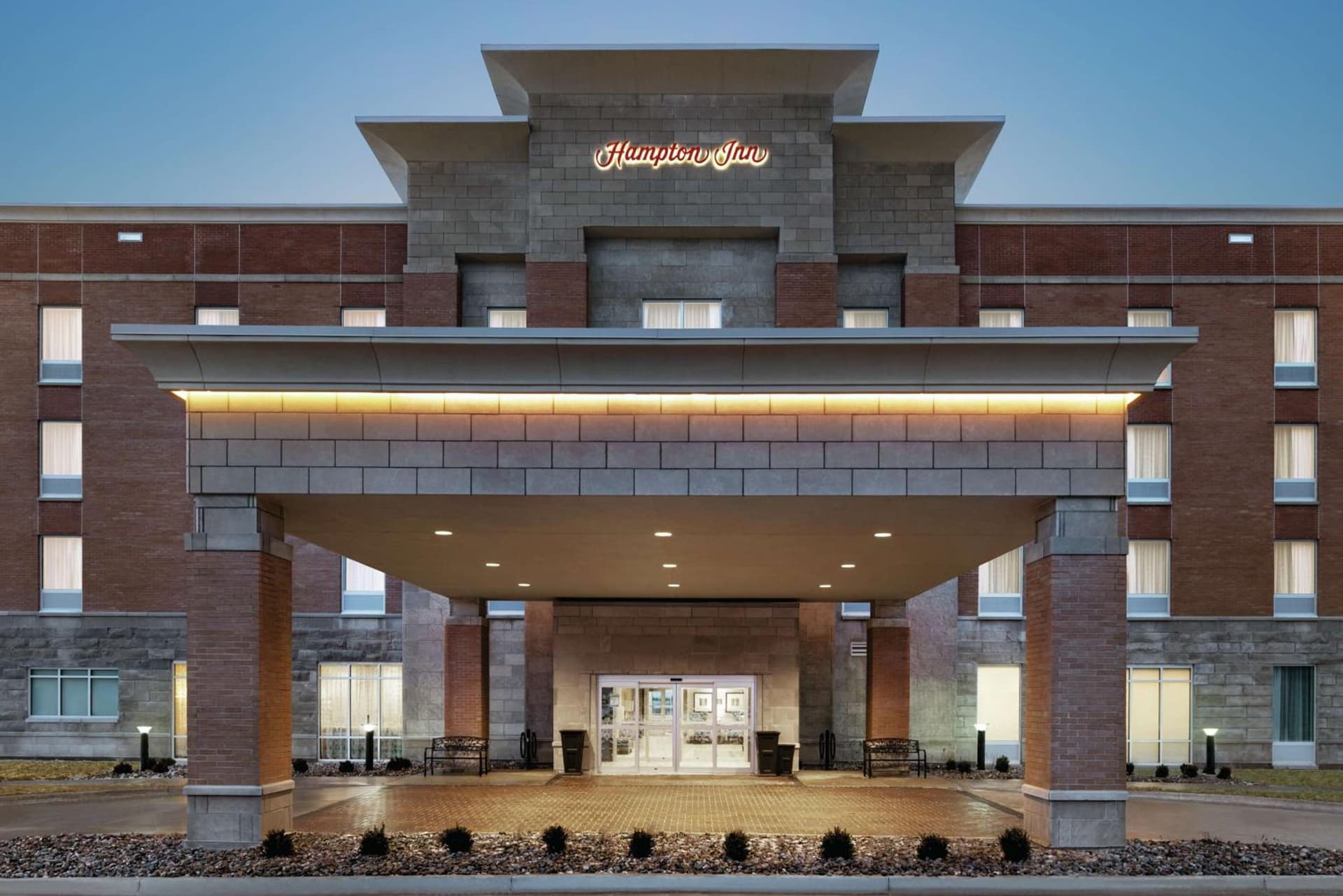 Hampton Inn Champaign Southwest interior in Champaign, IL — gallery photo 2