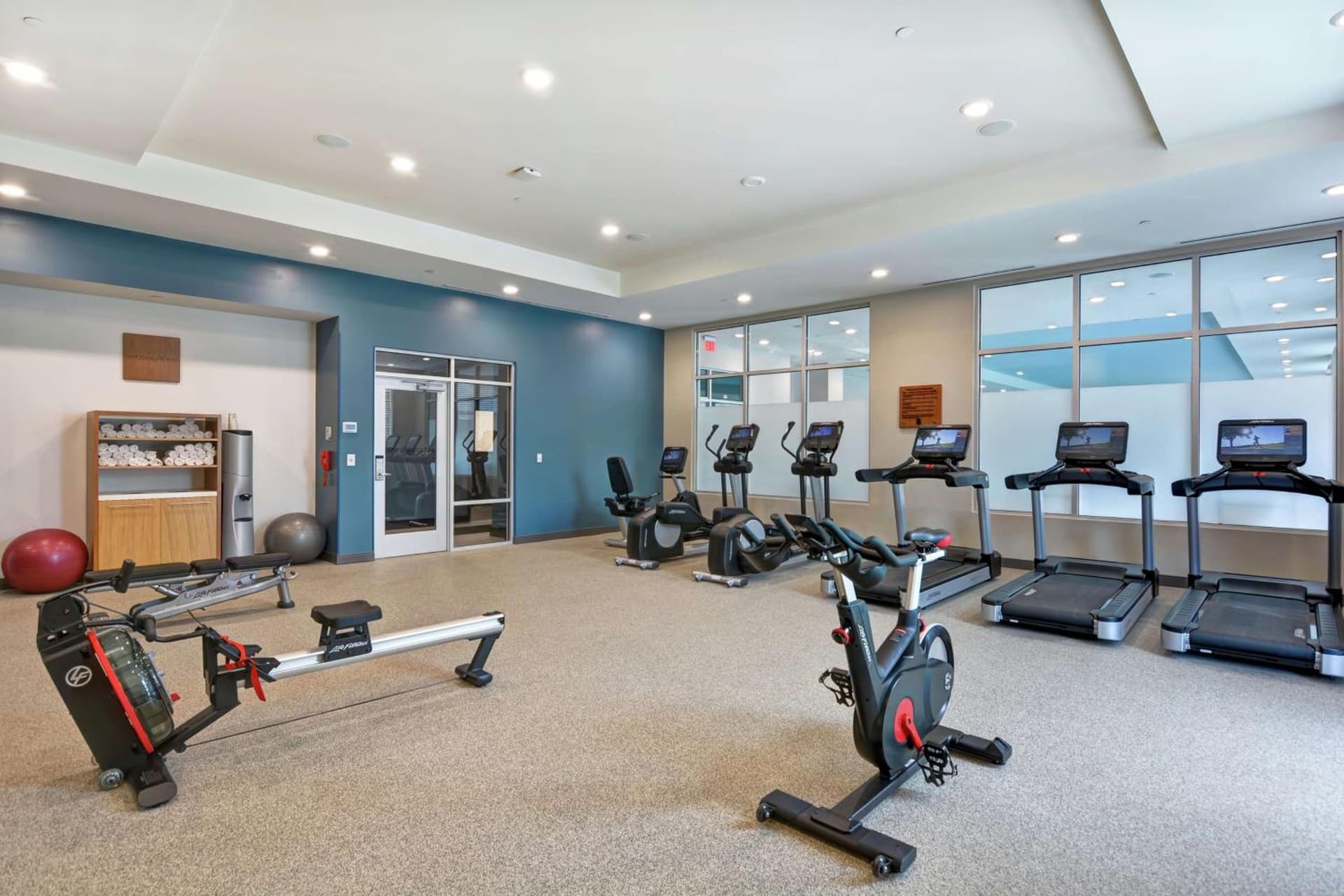 Embassy Suites By Hilton Plainfield Indianapolis Airport interior in Plainfield, IN — gallery photo 2